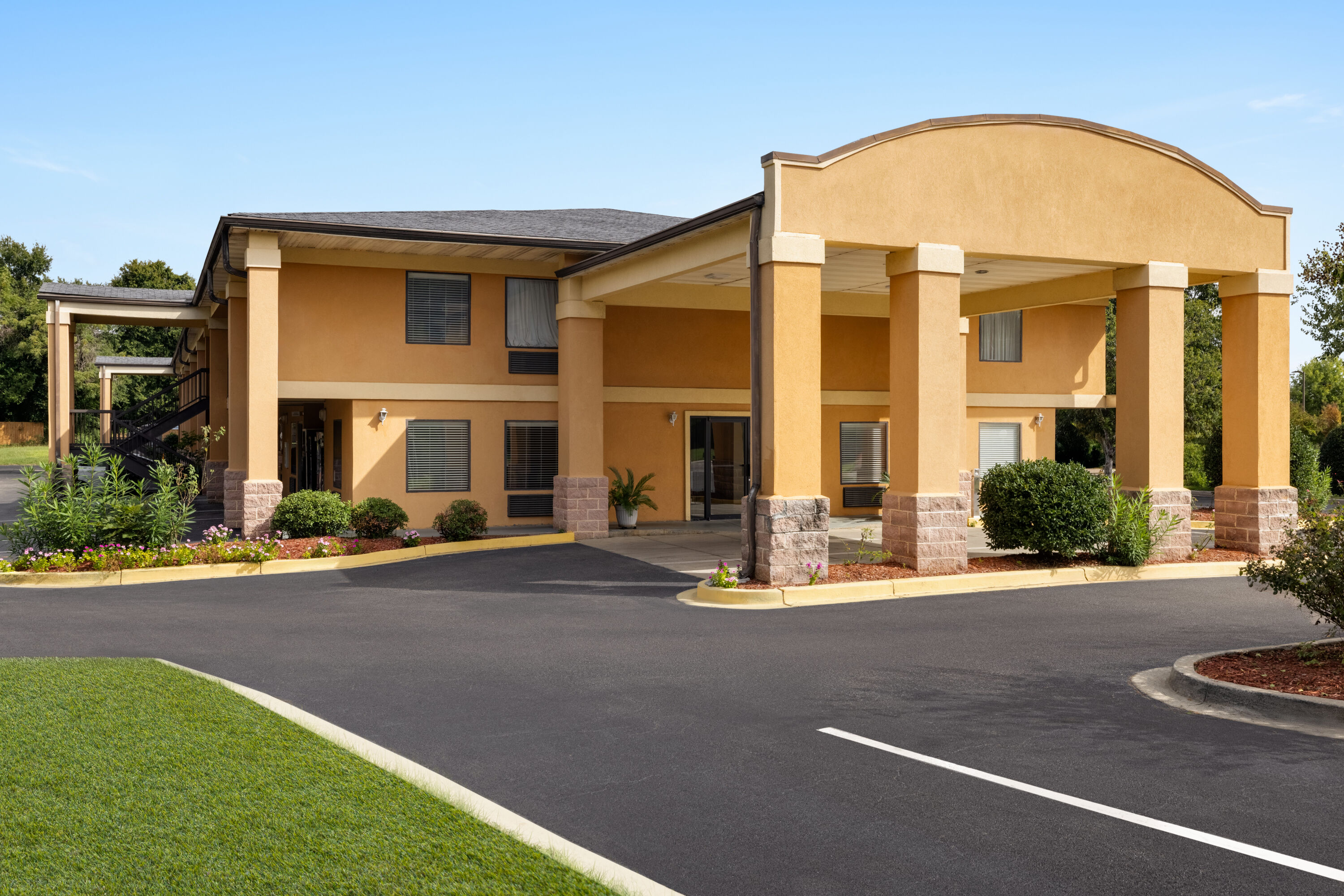 Aerial View of Days Inn by Wyndham Blythewood North Columbia hotel in Blythewood, South Carolina
