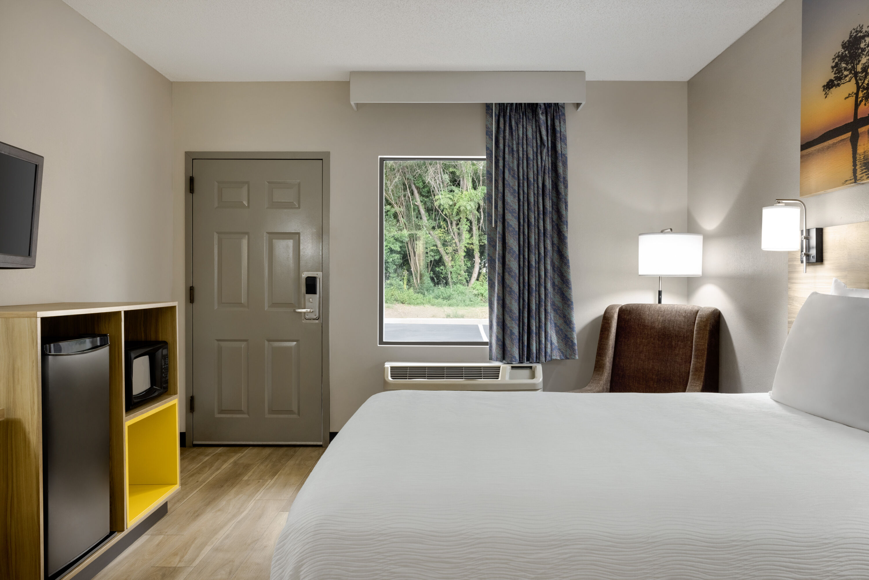 Guest room at the Days Inn by Wyndham Blythewood North Columbia in Blythewood, South Carolina