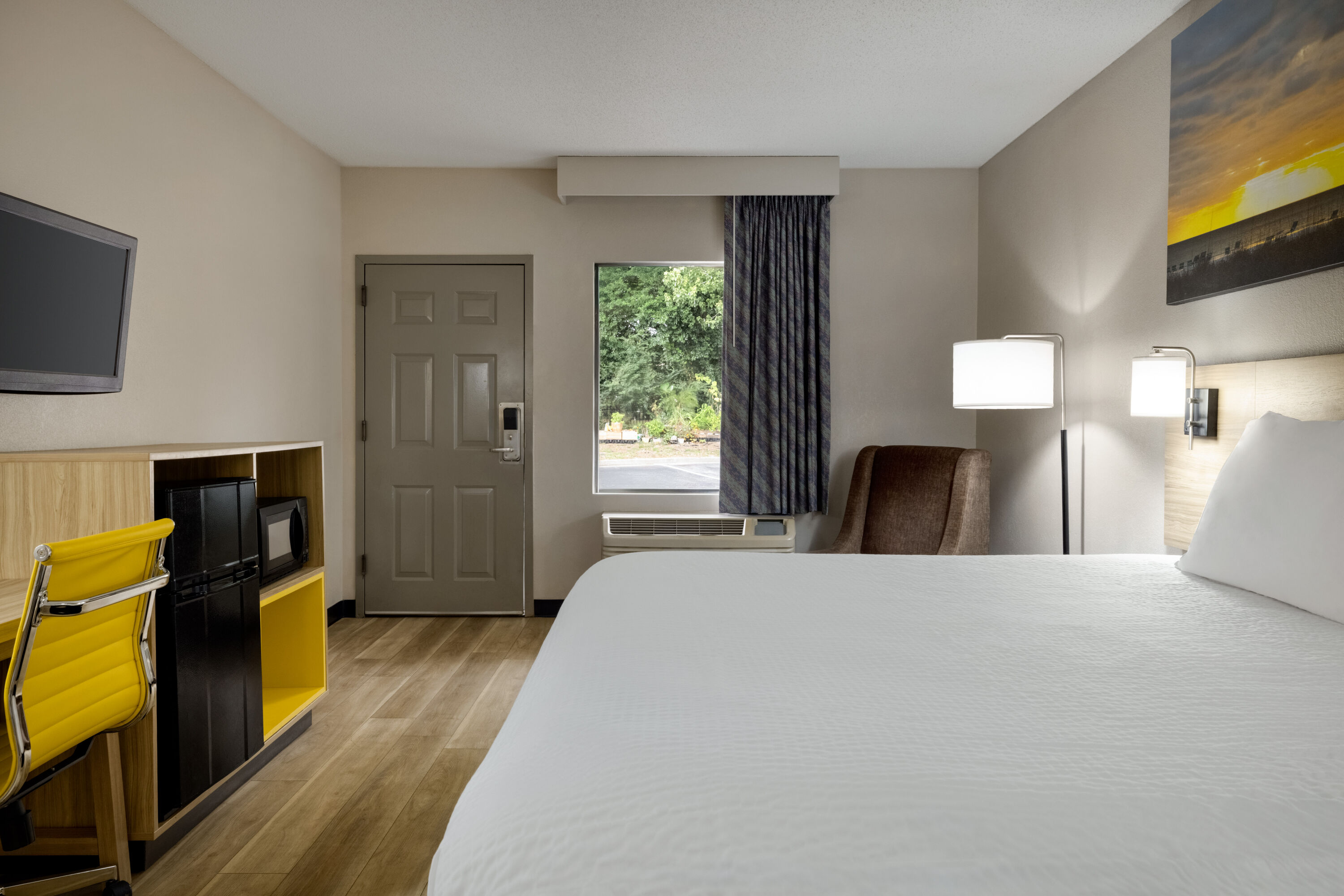 Guest room at the Days Inn by Wyndham Blythewood North Columbia in Blythewood, South Carolina