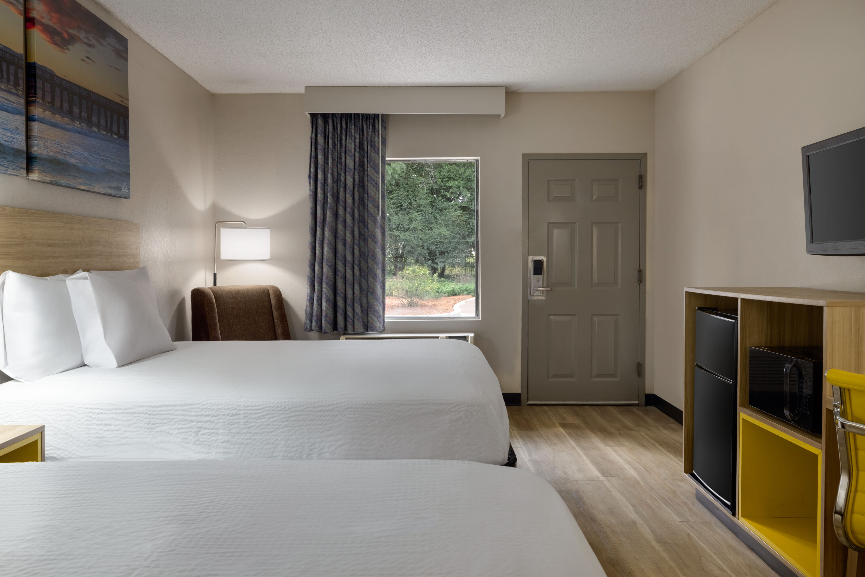 Guest room at the Days Inn by Wyndham Blythewood North Columbia in Blythewood, South Carolina