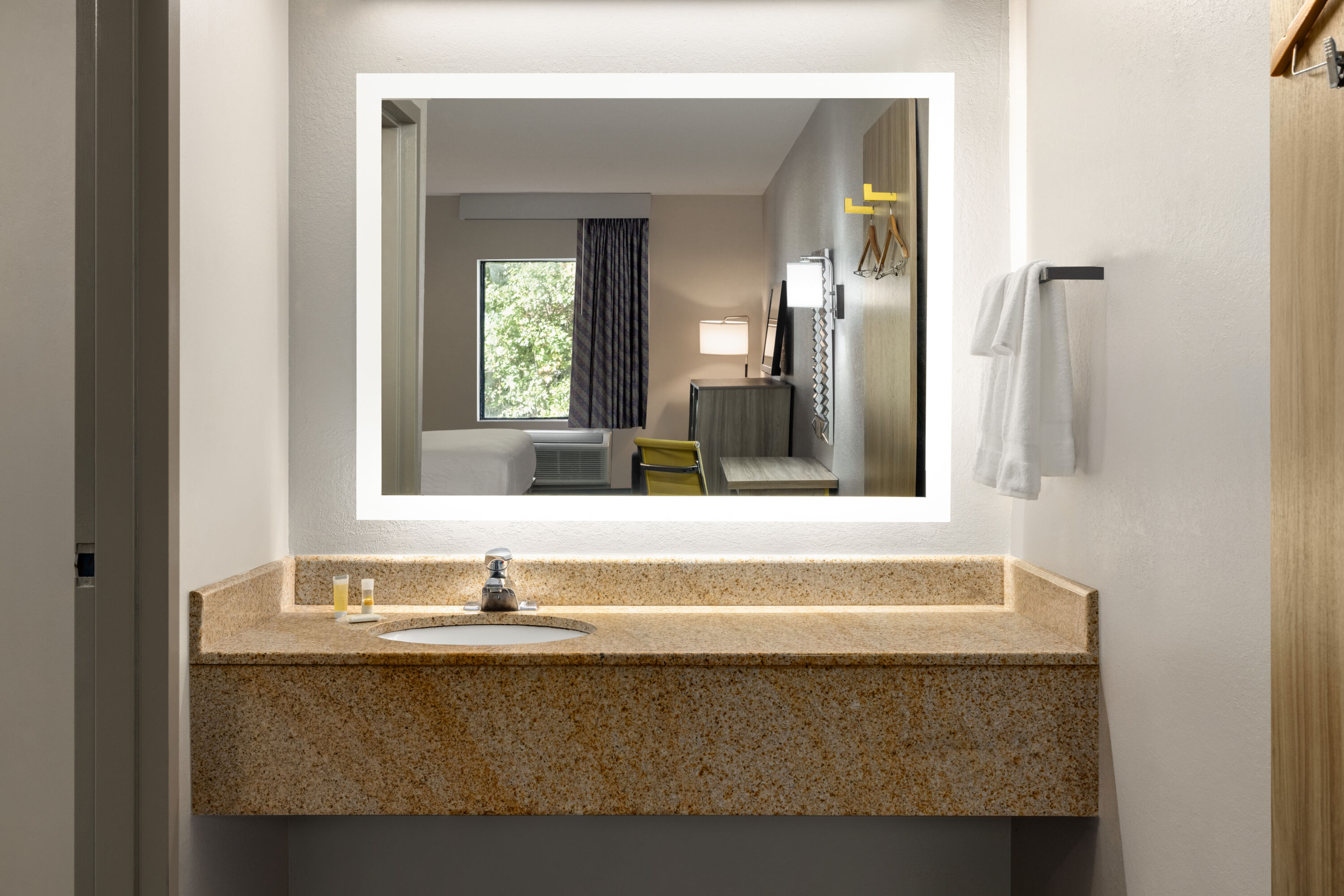 Days Inn by Wyndham Blythewood North Columbia hot tub suite in Blythewood, South Carolina