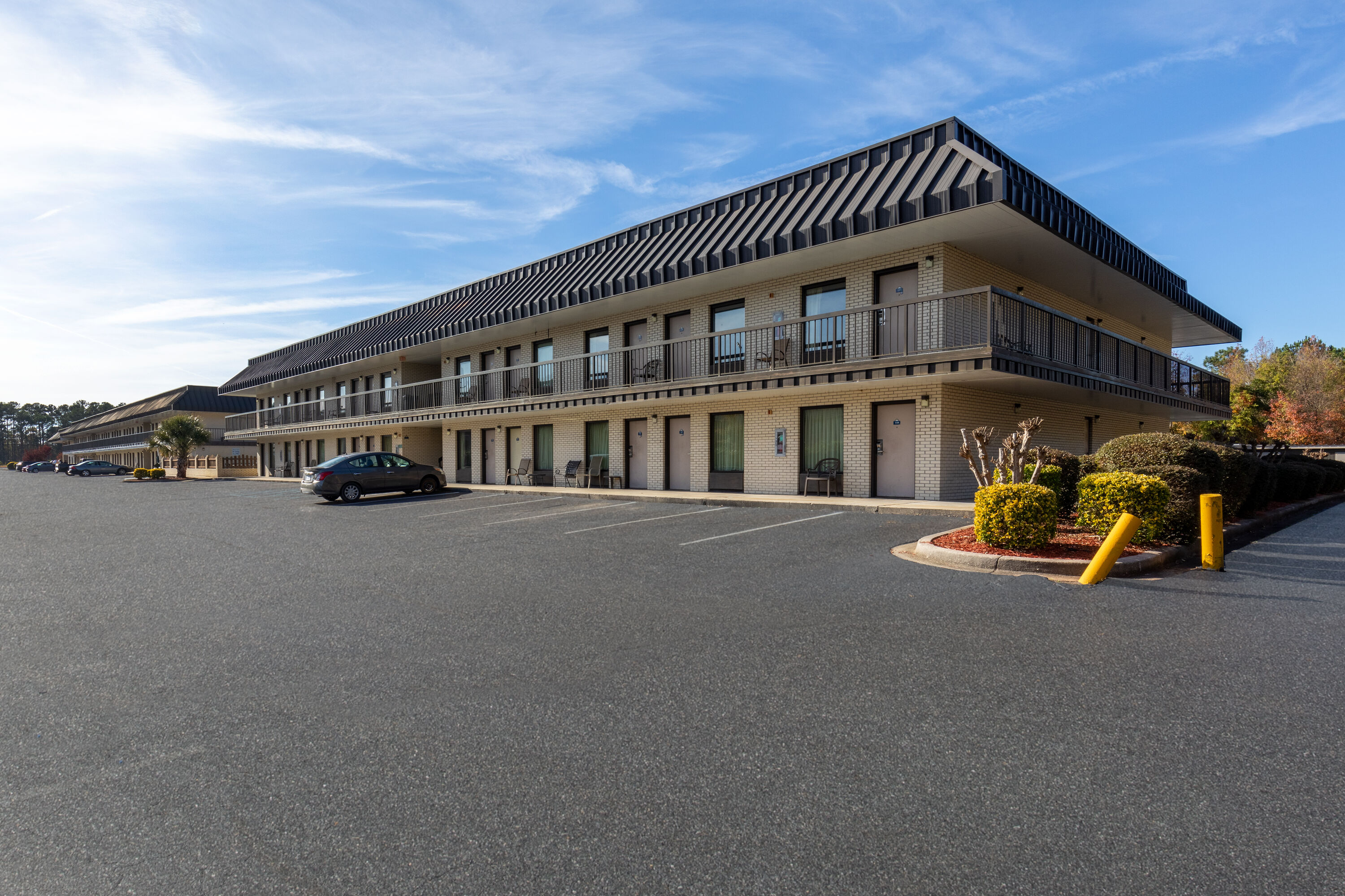 Exterior Day Image of Days Inn by Wyndham Florence/I-95 North hotel in Florence, South Carolina