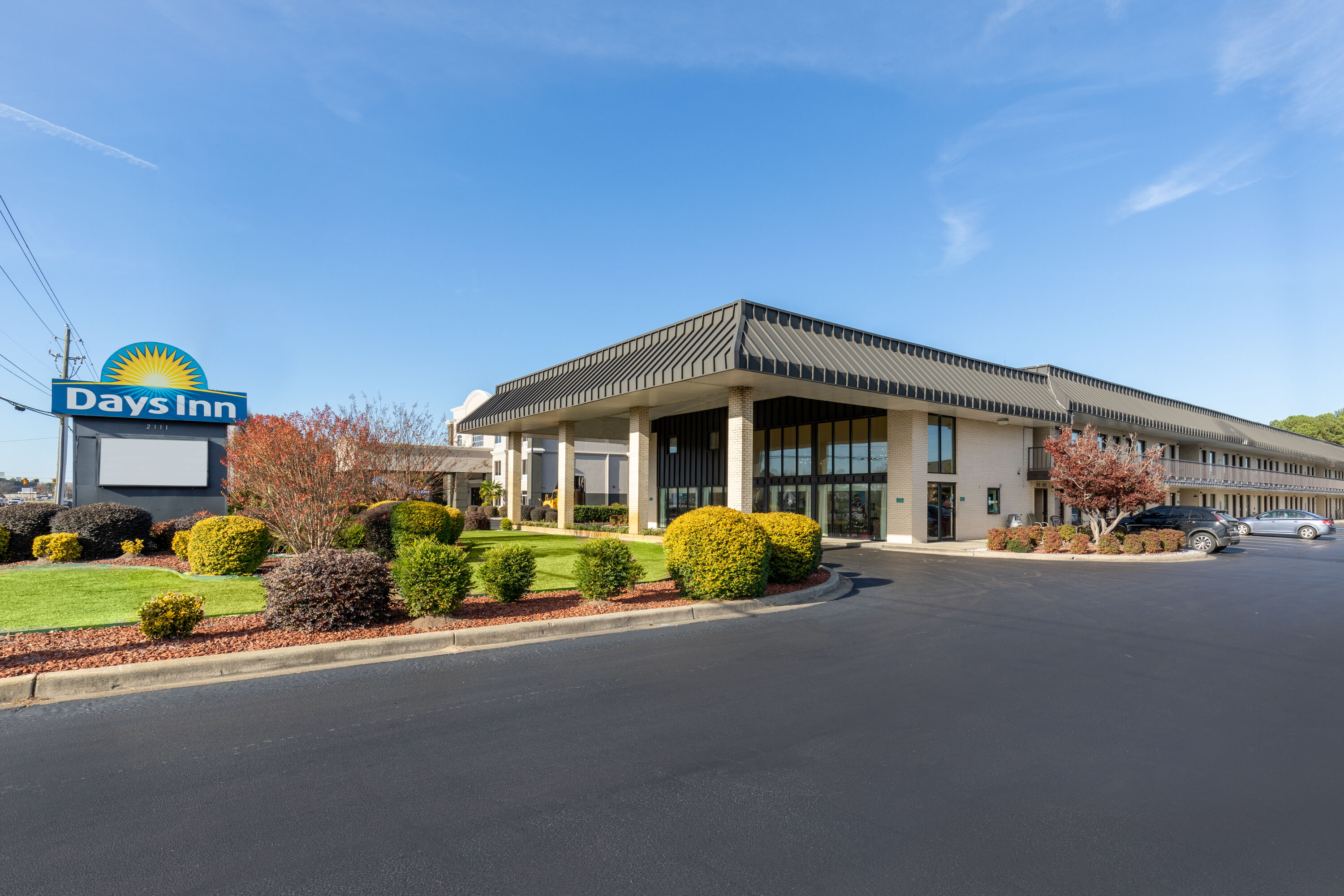 Exterior Day Image of Days Inn by Wyndham Florence/I-95 North hotel in Florence, South Carolina