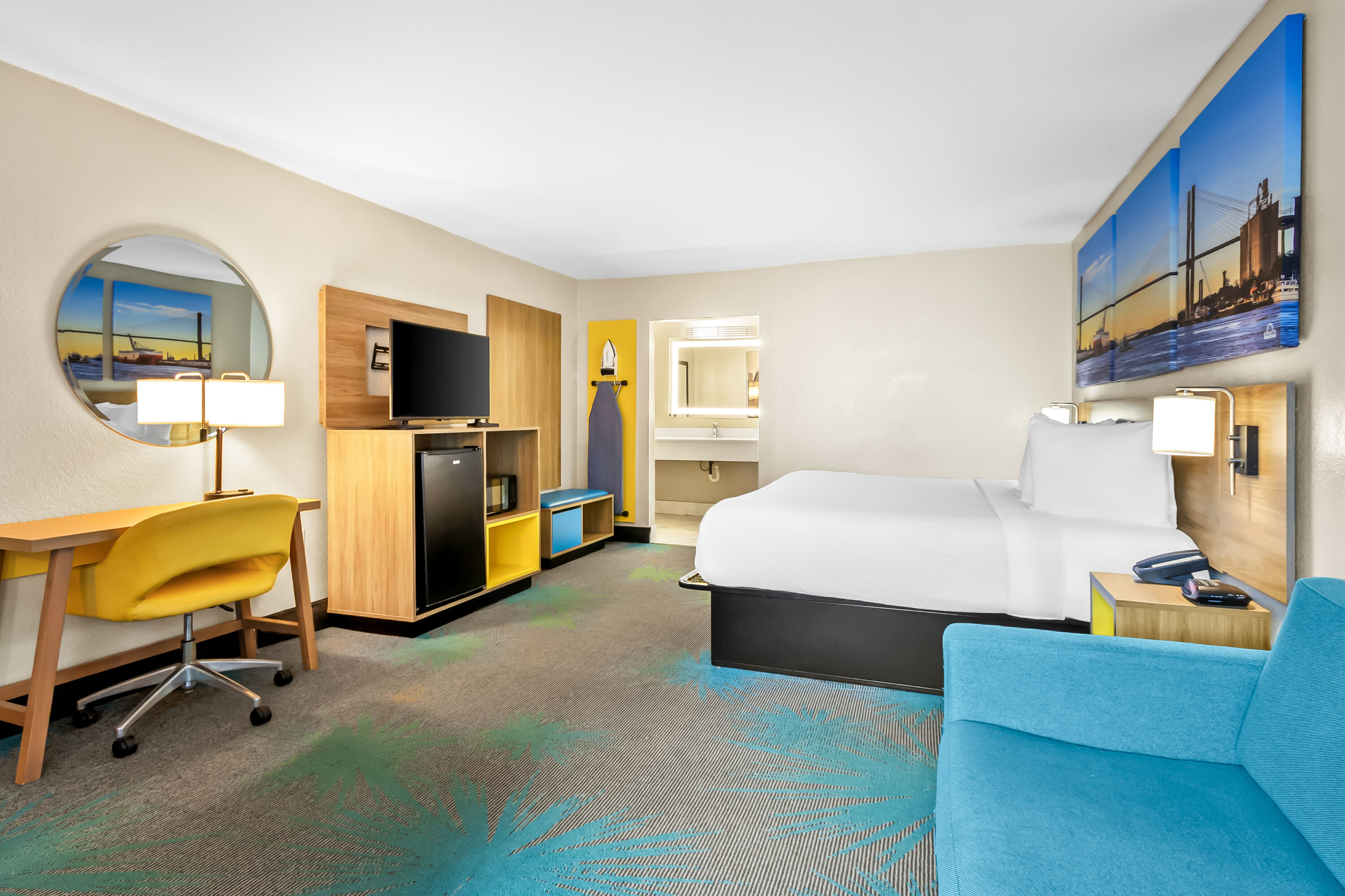 King bed guest room at the Days Inn by Wyndham Goose Creek in Goose Creek, South Carolina