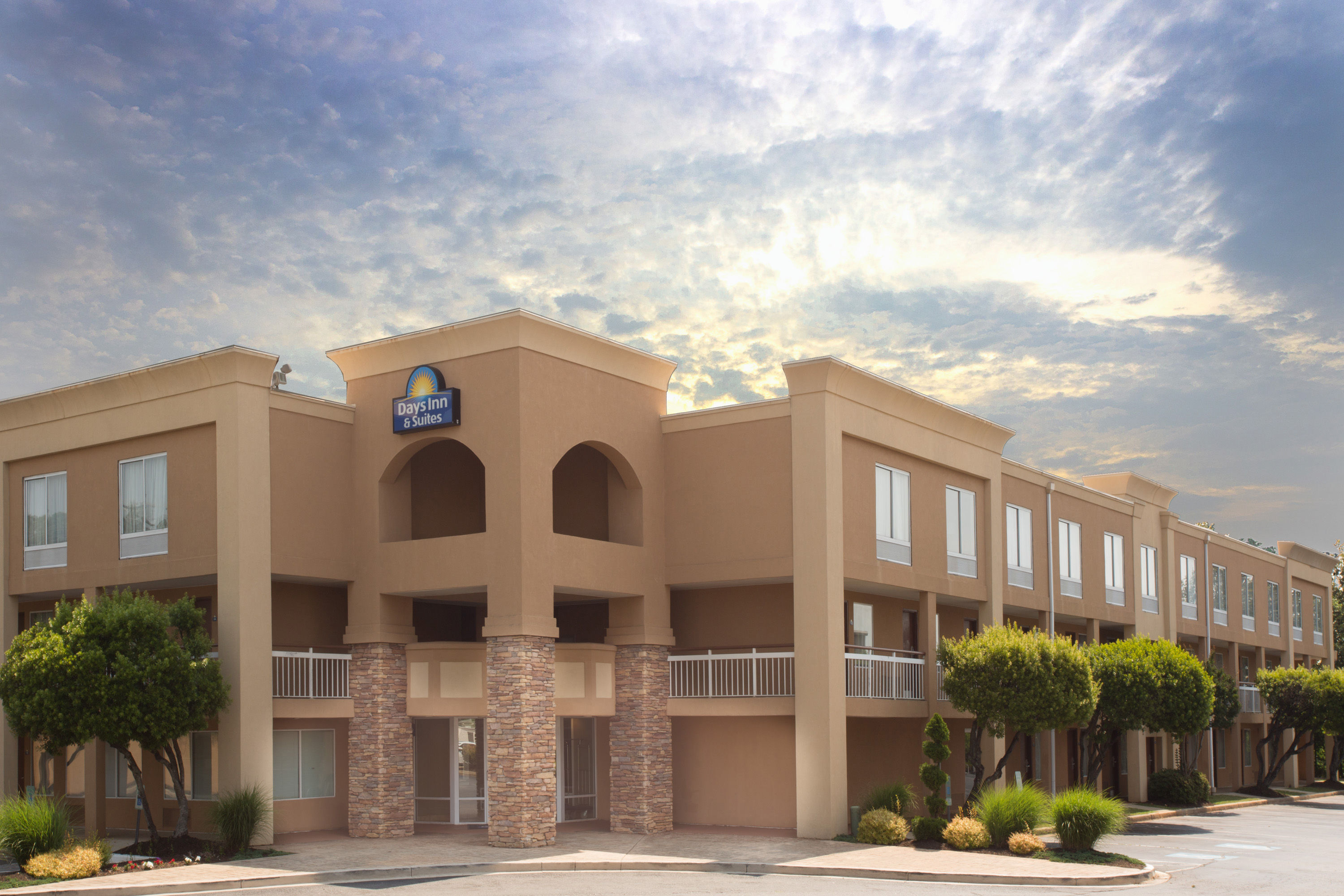 Exterior Day Image of Days Inn by Wyndham Greenville hotel in Greenville, South Carolina