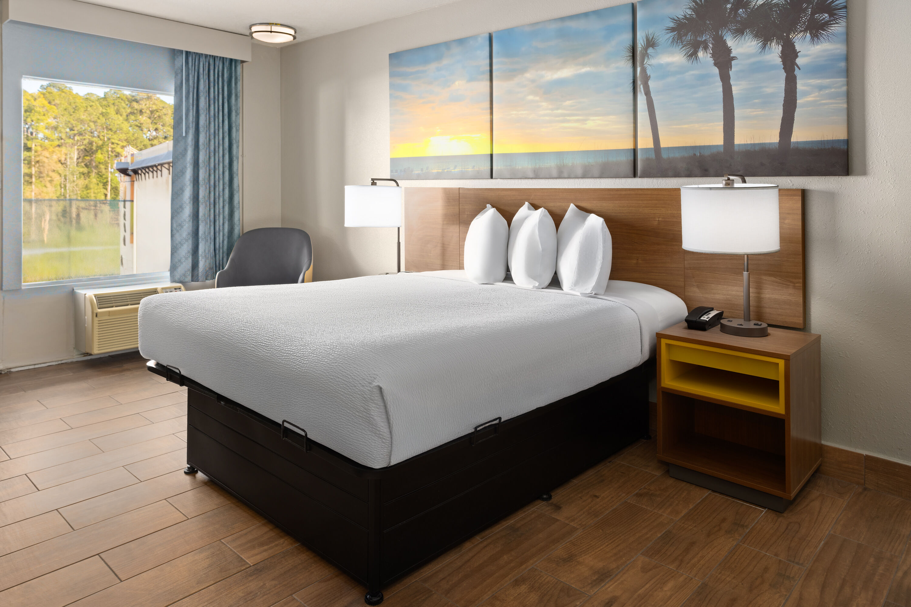 Guest room at the Days Inn by Wyndham Hardeeville Near Hilton Head in Hardeeville, South Carolina