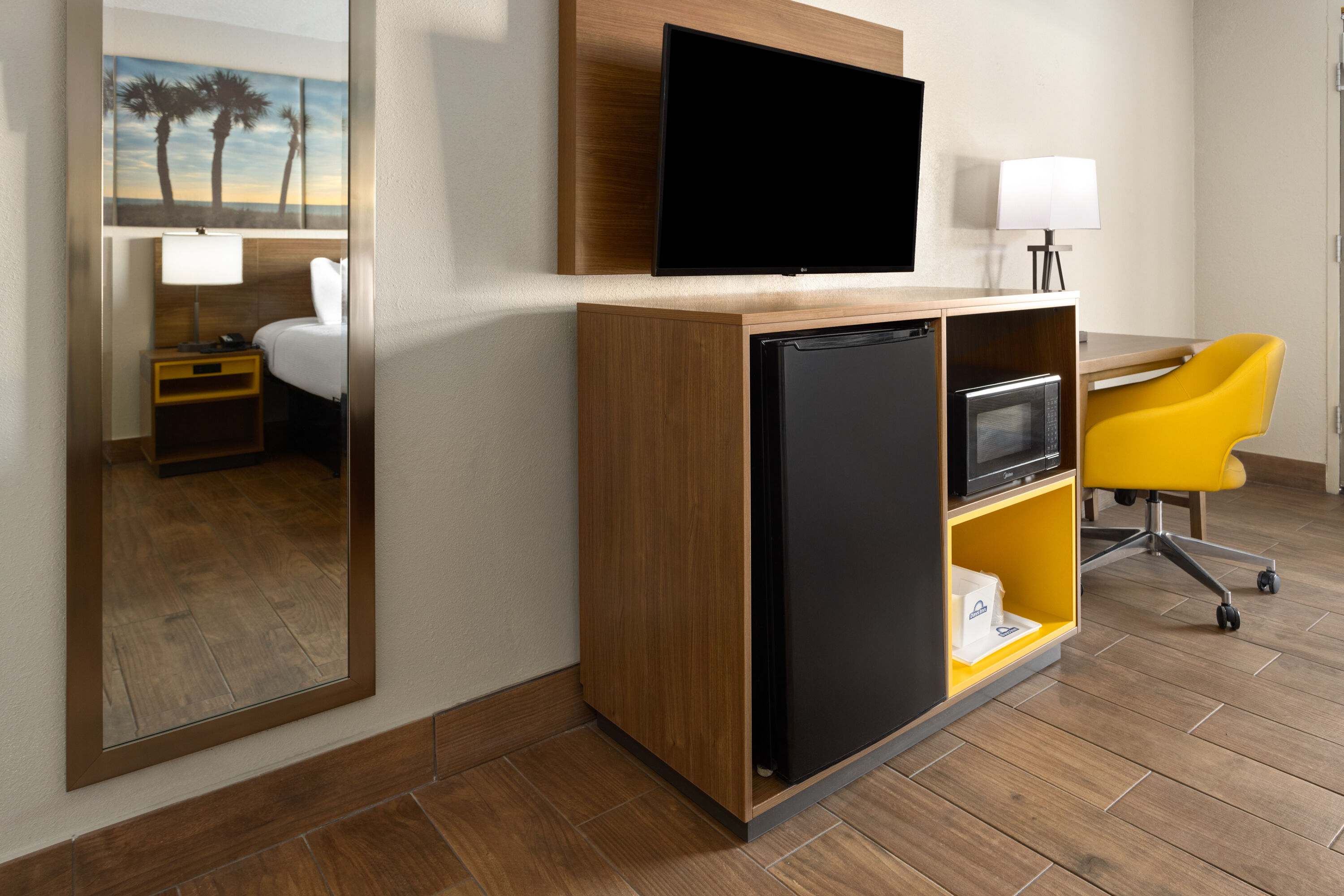 Guest room at the Days Inn by Wyndham Hardeeville Near Hilton Head in Hardeeville, South Carolina