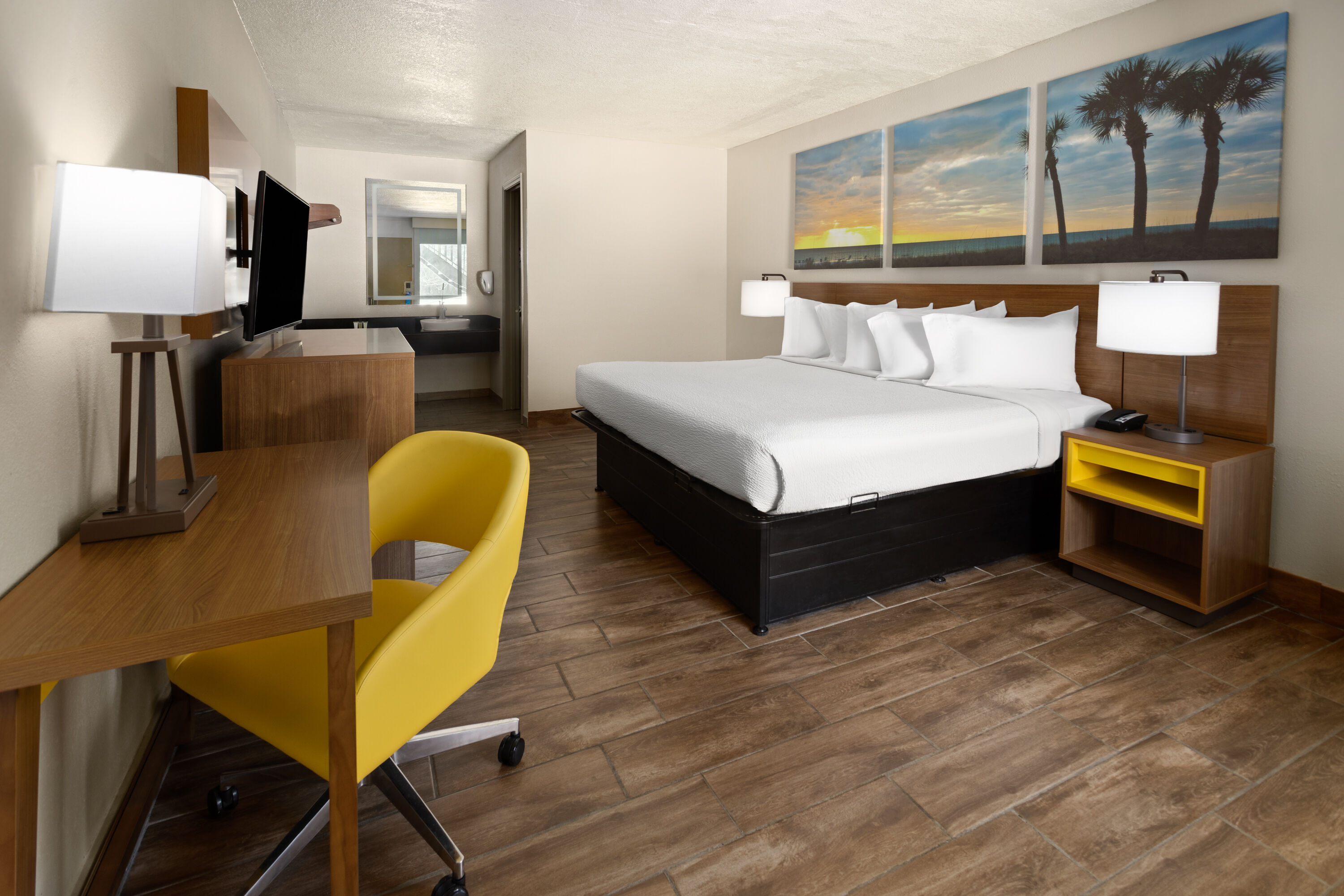 Guest room at the Days Inn by Wyndham Hardeeville Near Hilton Head in Hardeeville, South Carolina