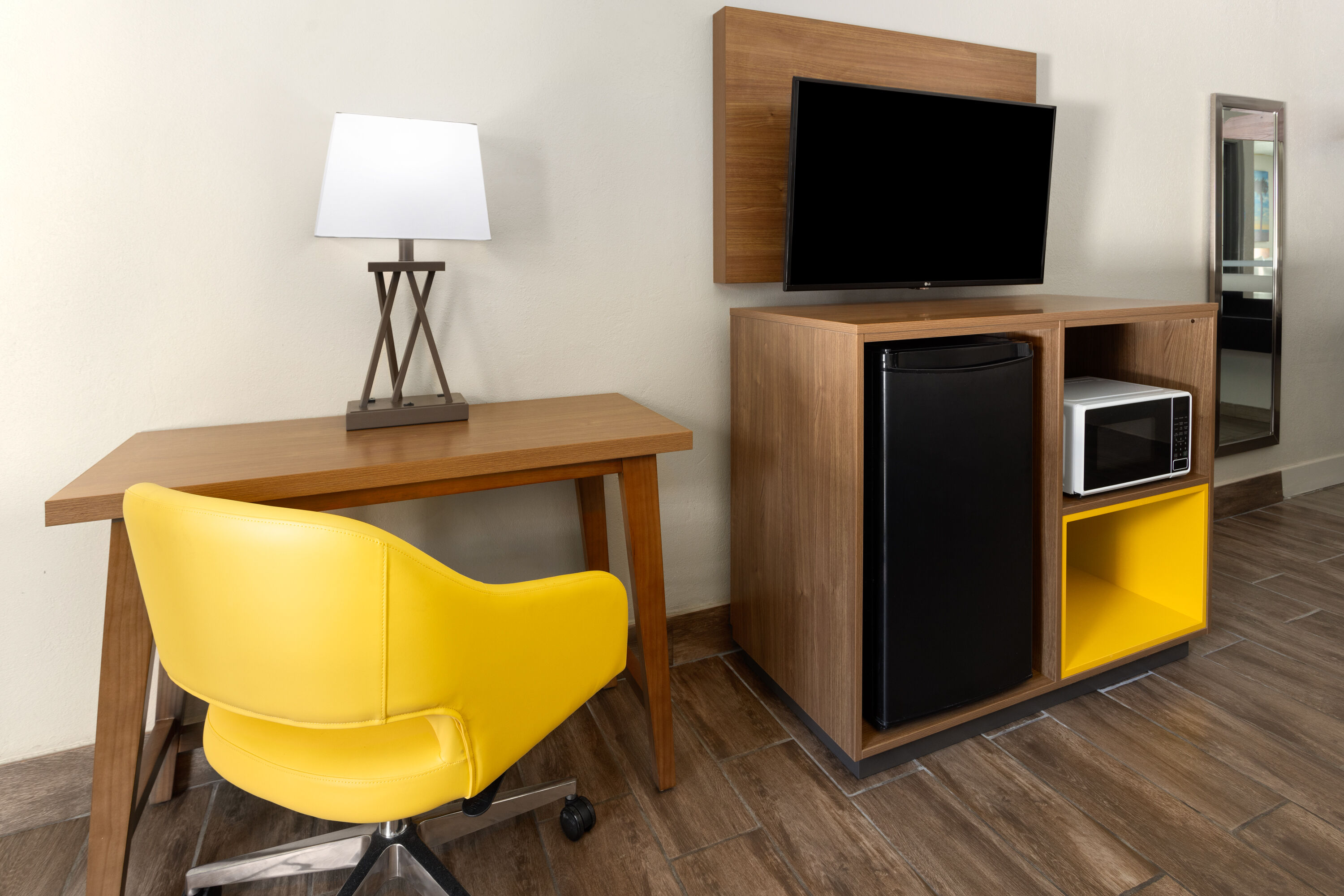 Guest room at the Days Inn by Wyndham Hardeeville Near Hilton Head in Hardeeville, South Carolina
