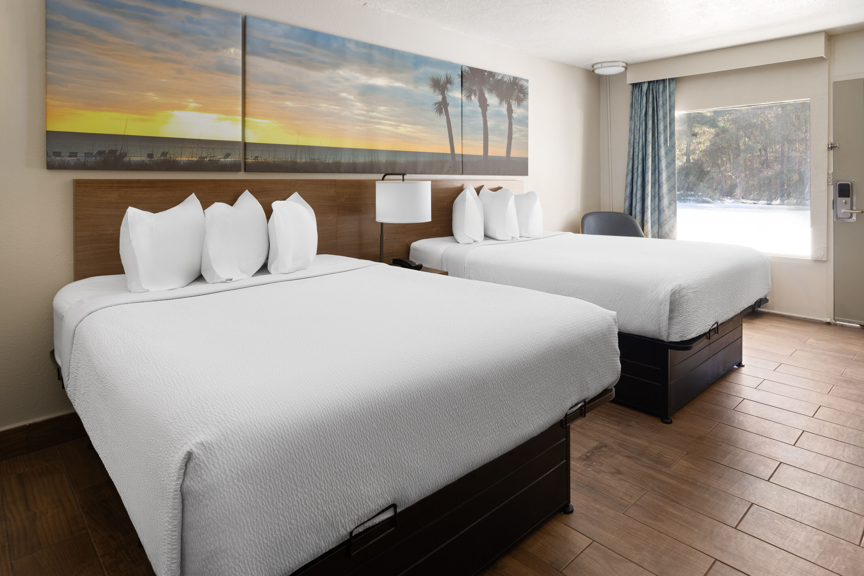 Guest room at the Days Inn by Wyndham Hardeeville Near Hilton Head in Hardeeville, South Carolina