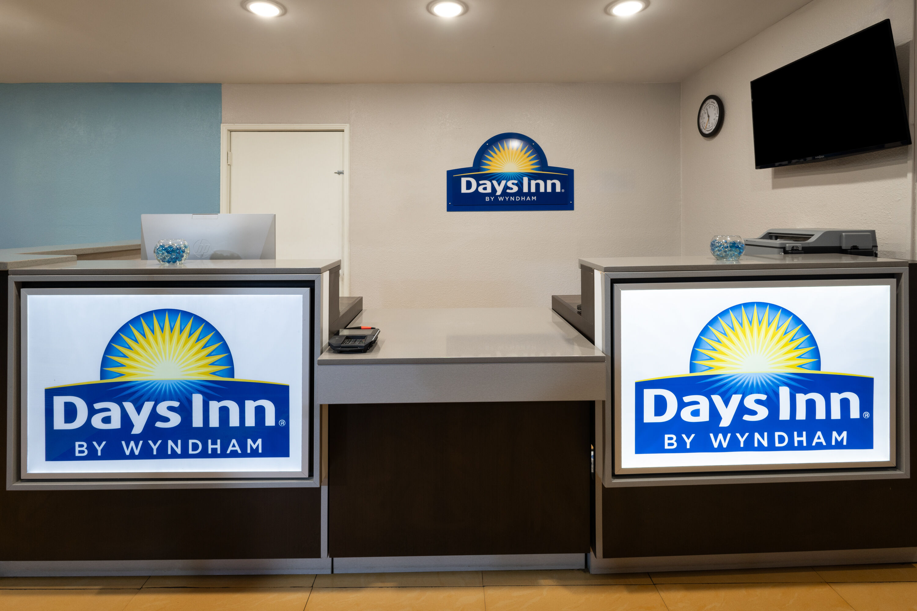 Days Inn by Wyndham Hardeeville Near Hilton Head reception in Hardeeville, South Carolina