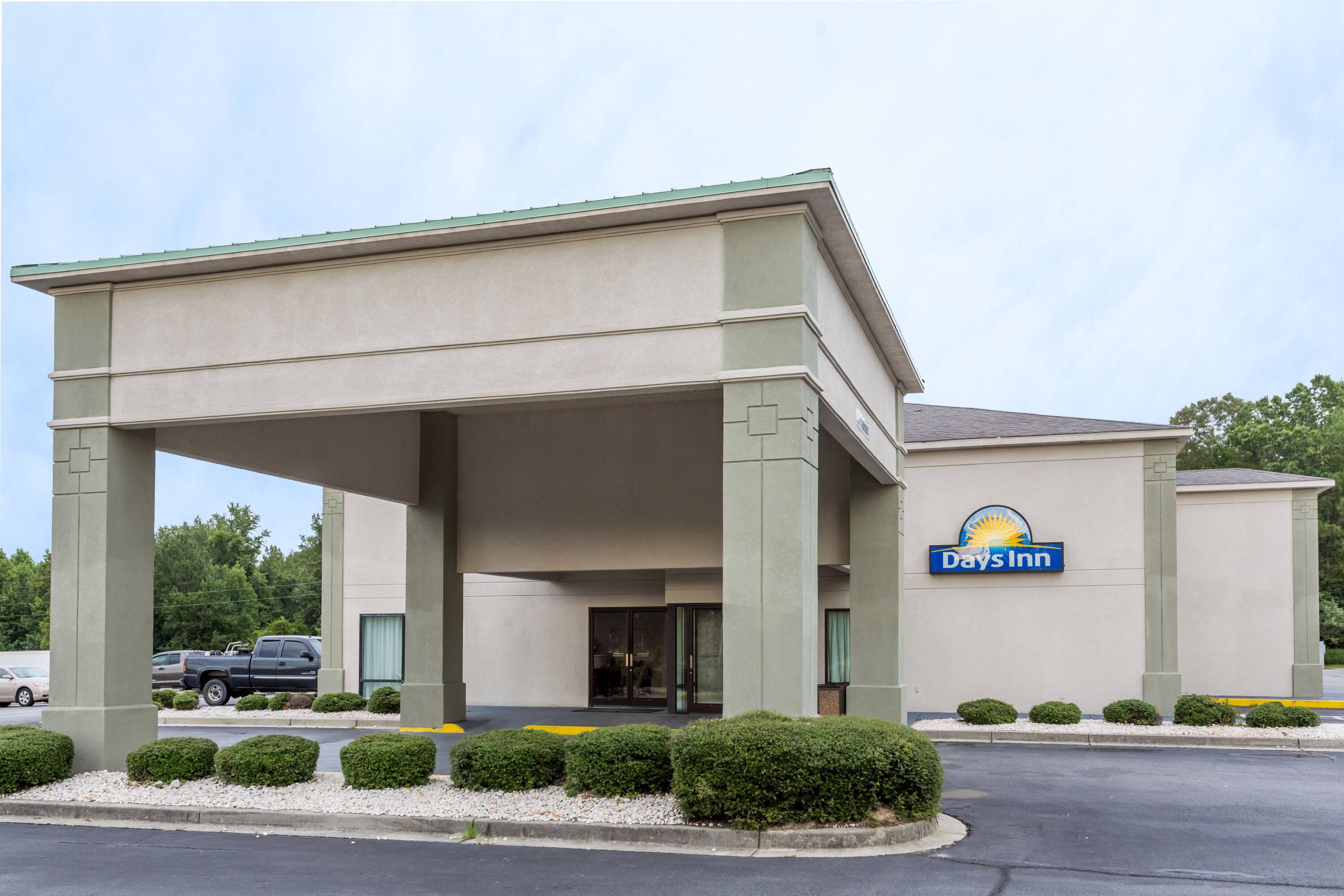 Days Inn by Wyndham Lugoff Lugoff, SC Hotels