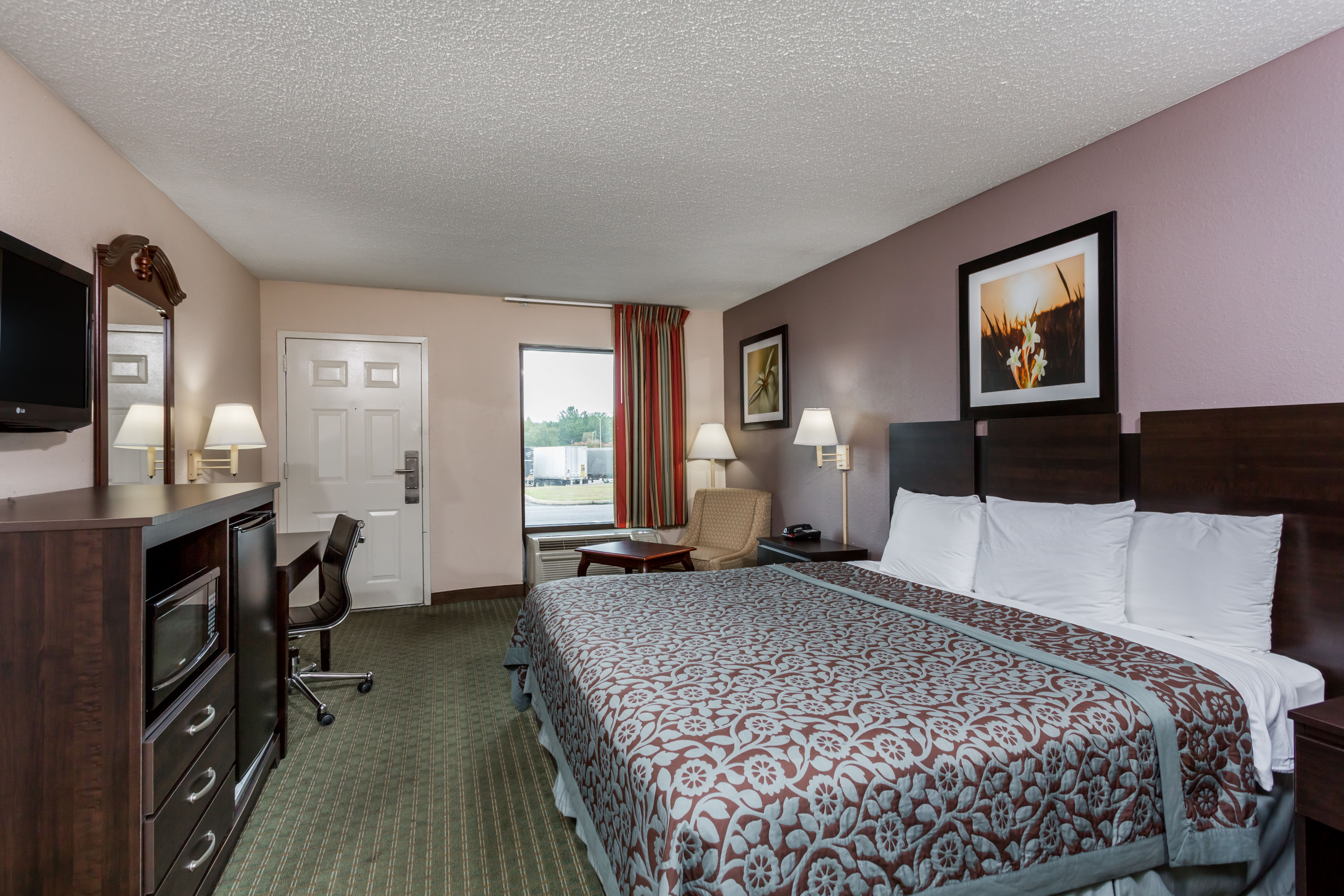 Guest room at the Days Inn by Wyndham Lugoff in Lugoff, South Carolina