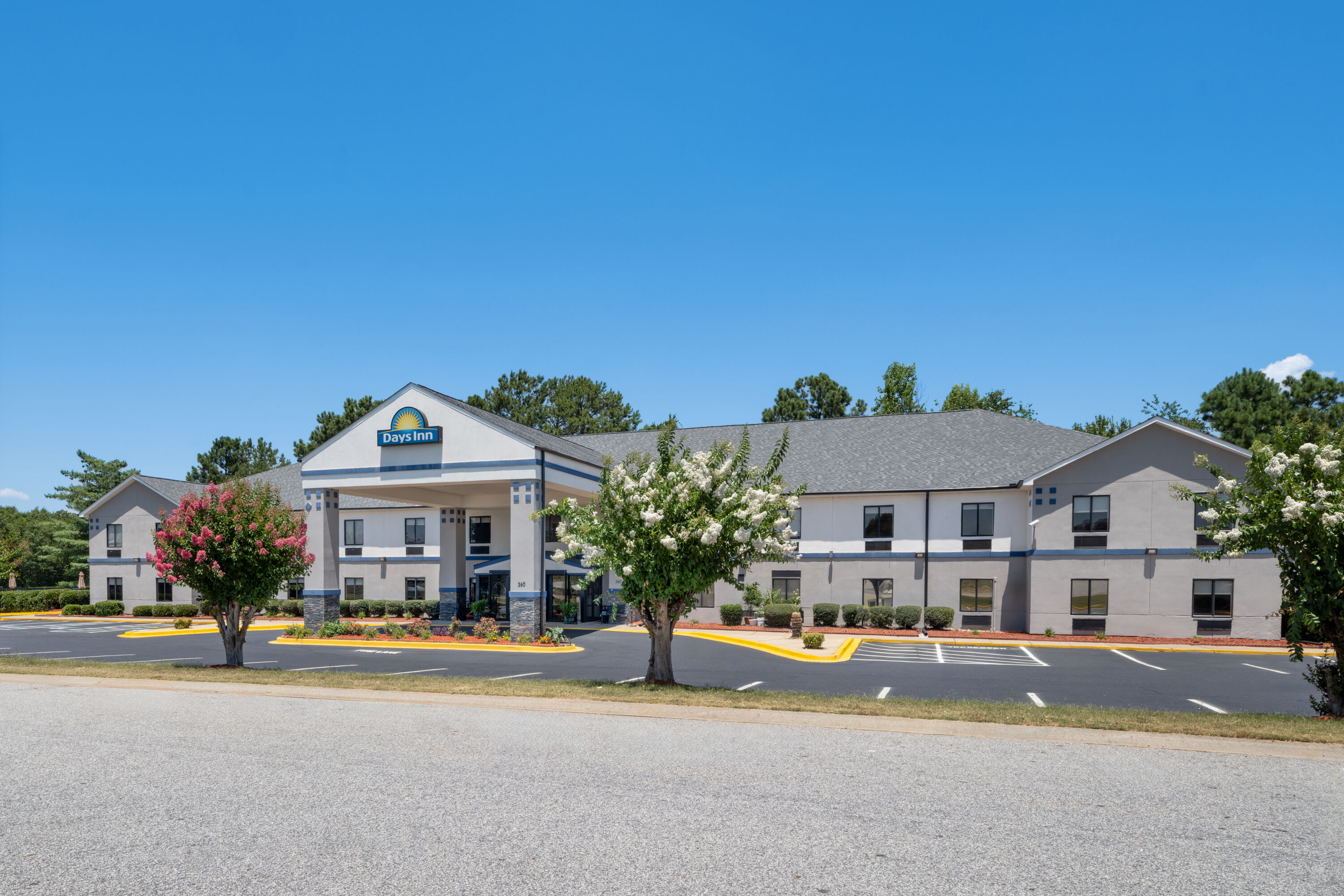 Exterior Day Image of Days Inn by Wyndham Greenville South/Mauldin hotel in Mauldin, South Carolina