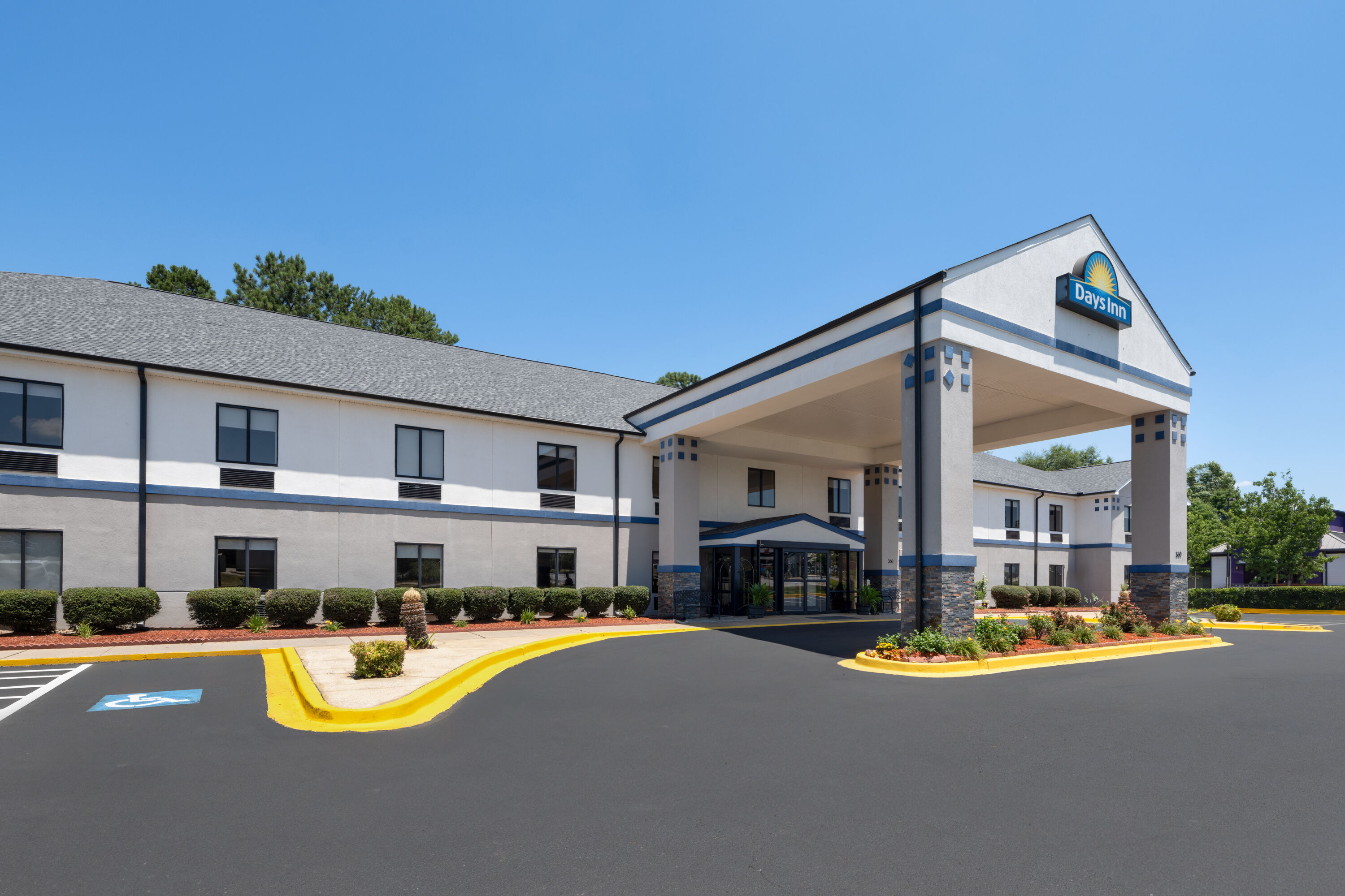 Exterior Day Image of Days Inn by Wyndham Greenville South/Mauldin hotel in Mauldin, South Carolina