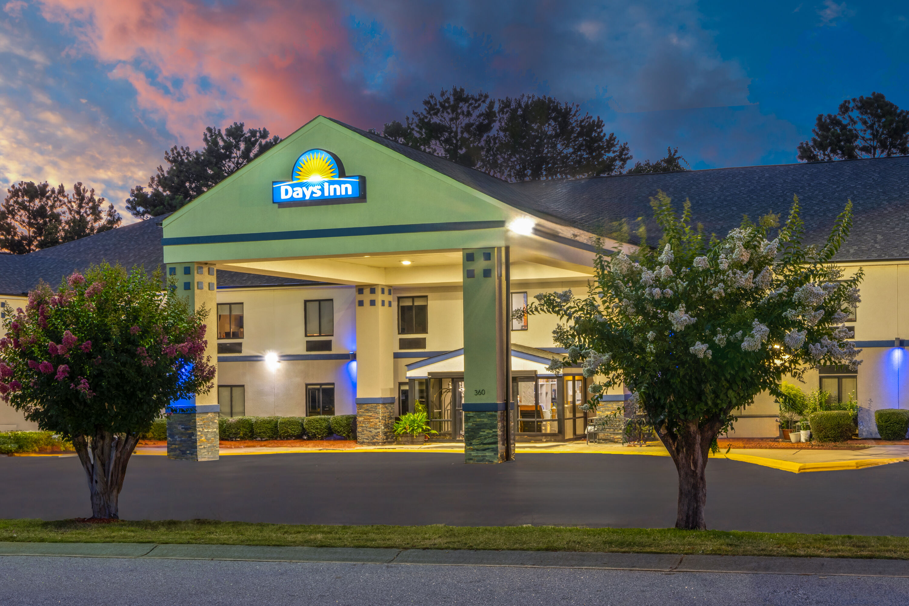 Exterior Dusk Image of Days Inn by Wyndham Greenville South/Mauldin hotel in Mauldin, South Carolina