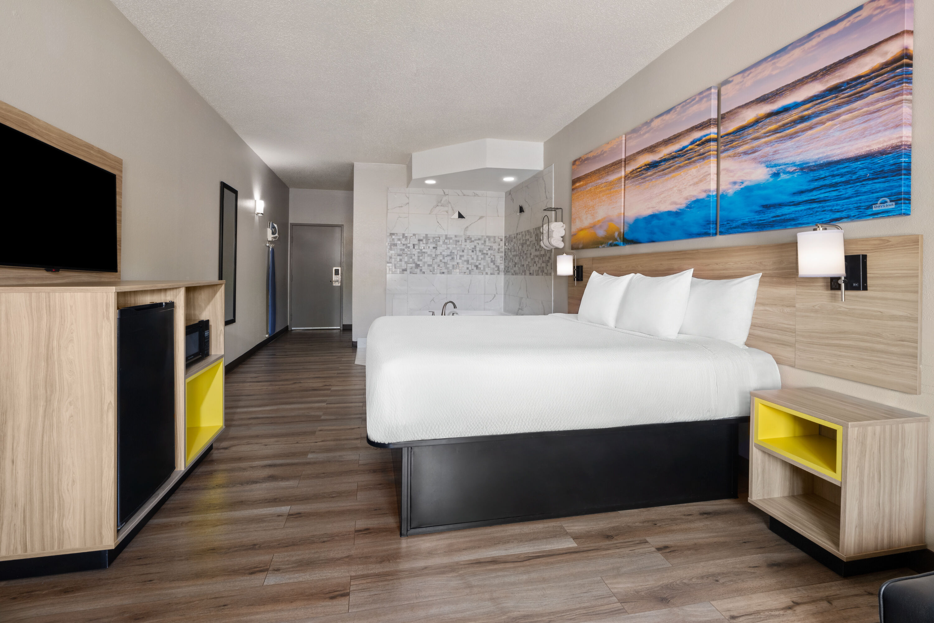 Days Inn by Wyndham Greenville South/Mauldin hot tub suite in Mauldin, South Carolina