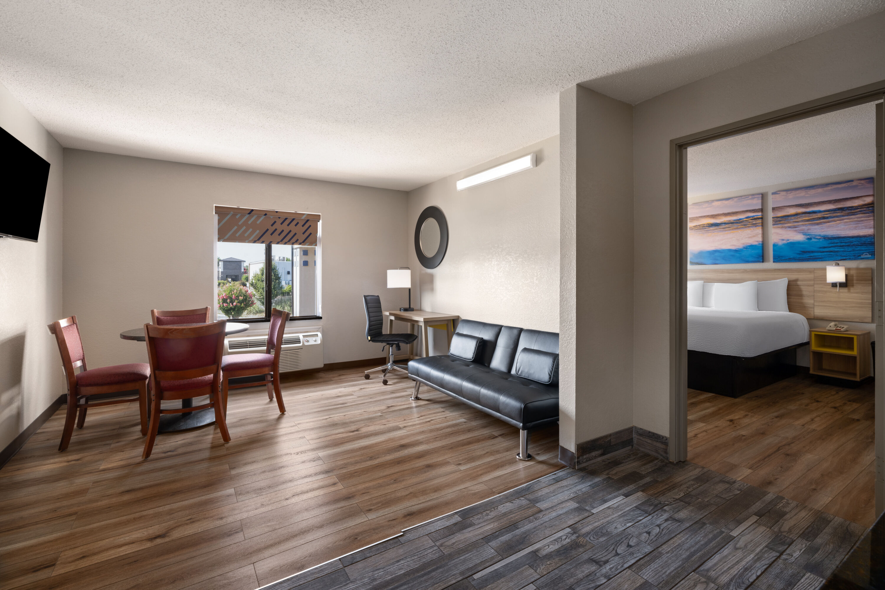 Days Inn by Wyndham Greenville South/Mauldin suite in Mauldin, South Carolina