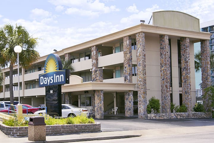 Days Inn By Wyndham Myrtle Beach Beach Front Myrtle Beach Sc Hotels