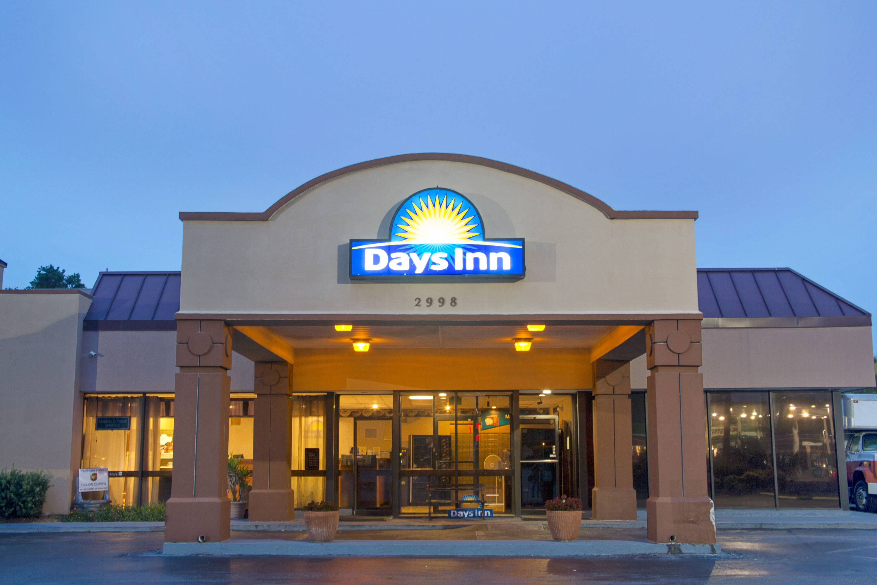 Days Inn & Suites by Wyndham Charleston Airport West North Charleston