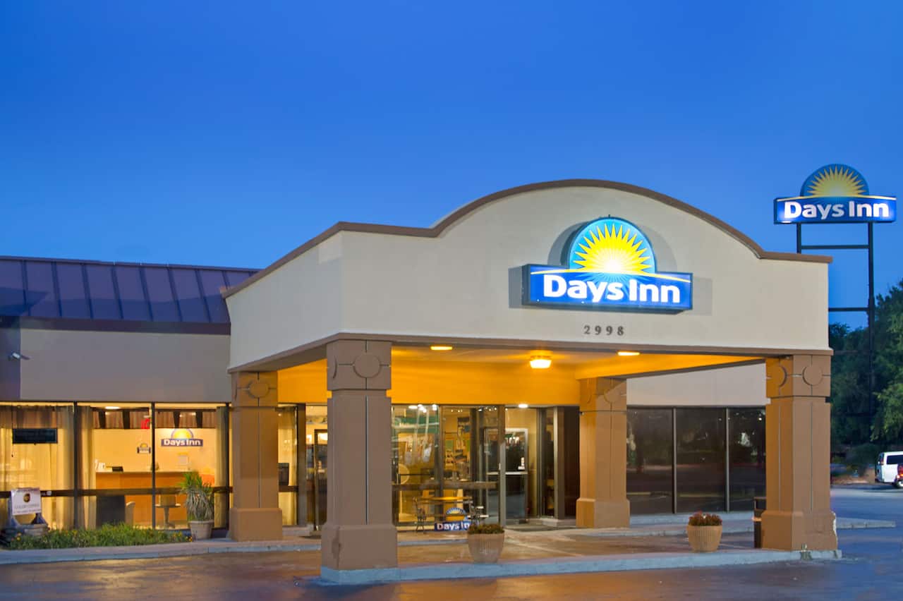 Hotels Near Charleston Afb International Airport Chs Wyndham Days Inn Charleston Airport Coliseum In North South Carolina