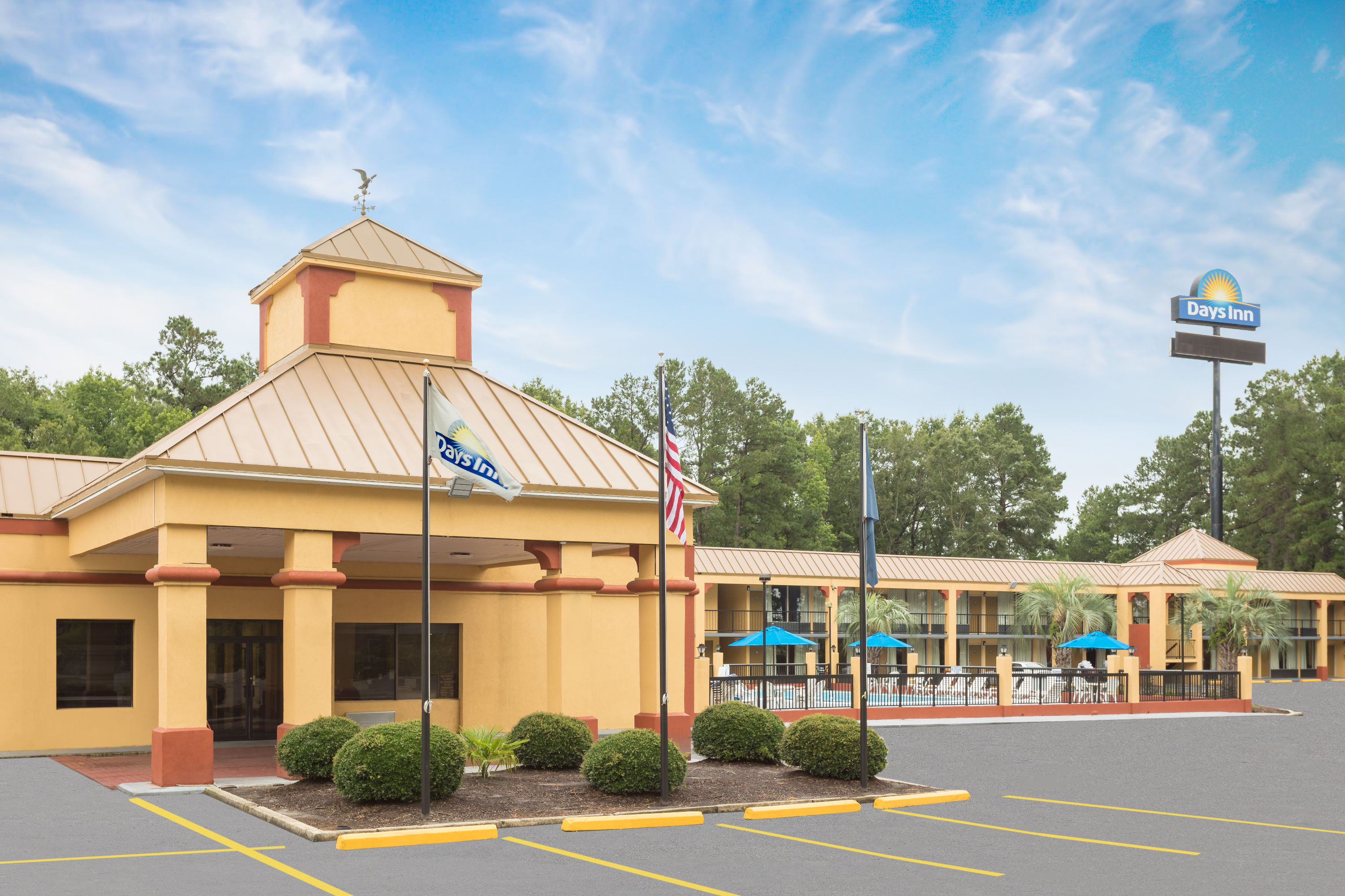 Exterior Day Image of Days Inn by Wyndham Orangeburg South hotel in Orangeburg, South Carolina