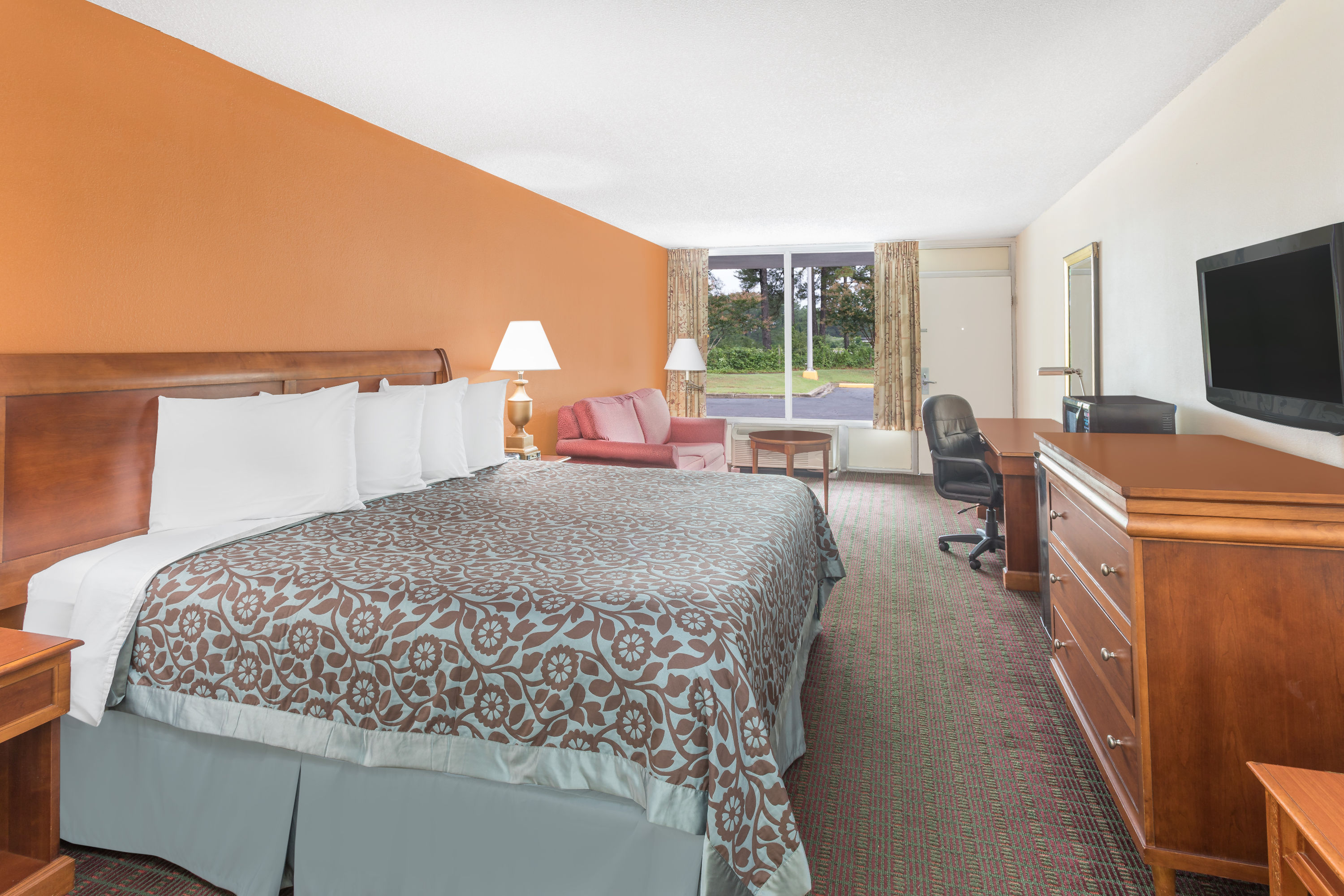 Guest room at the Days Inn by Wyndham Orangeburg South in Orangeburg, South Carolina