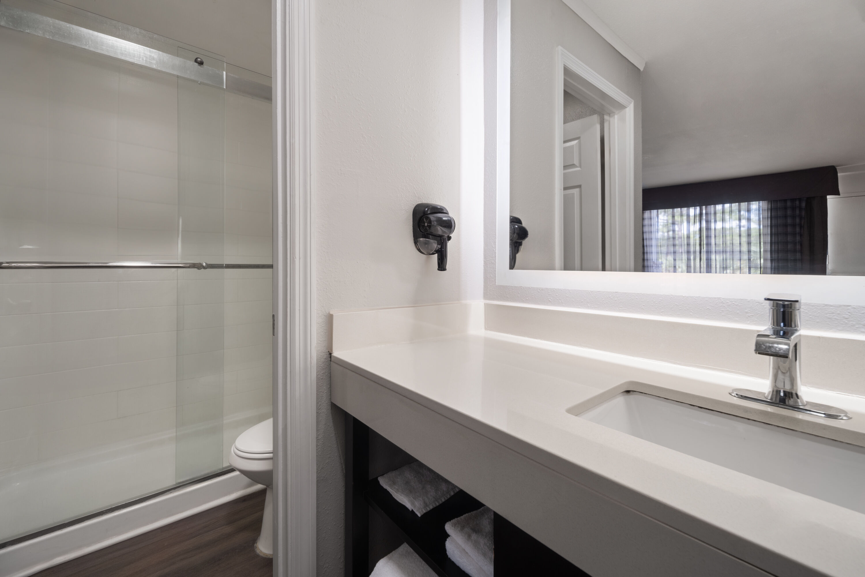 Guest room bath at the Days Inn by Wyndham Pawleys Island in Pawleys Island, South Carolina