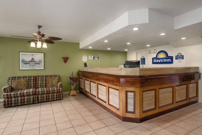 Days Inn By Wyndham Port Royal Near Parris Island Days Inn By Wyndham Port Royal Near Parris Island Hotel Lobby In