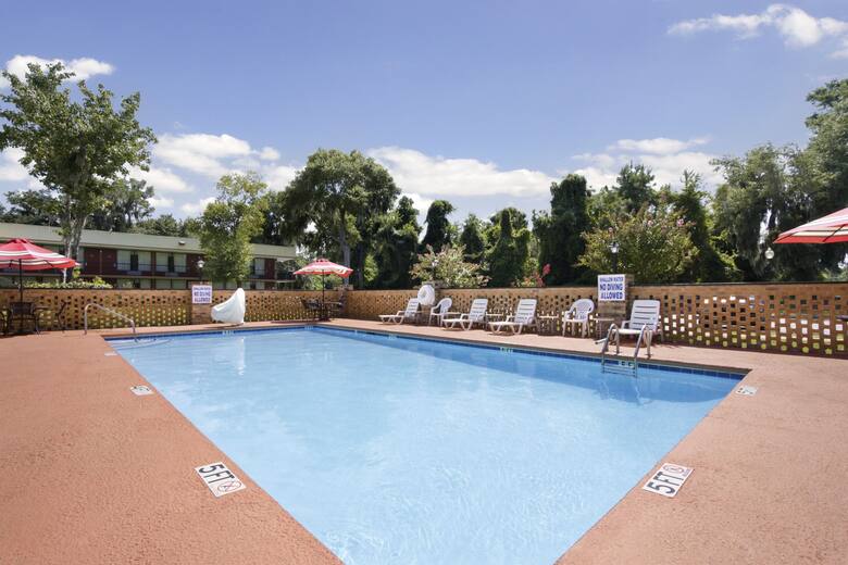 Days Inn By Wyndham Port Royal Near Parris Island Pool At The Days Inn By Wyndham Port Royal Near Parris Island In