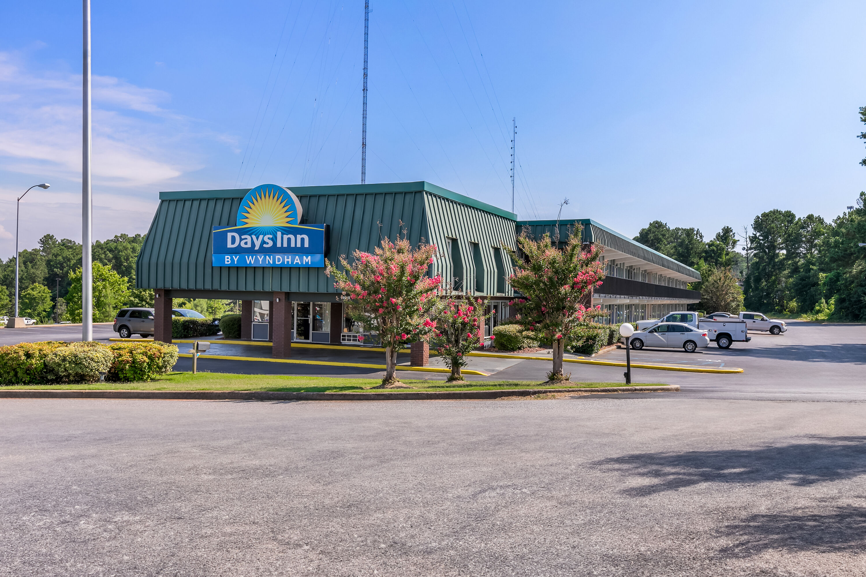 Exterior Day Image of Days Inn by Wyndham Seneca / Clemson Area hotel in Seneca, South Carolina
