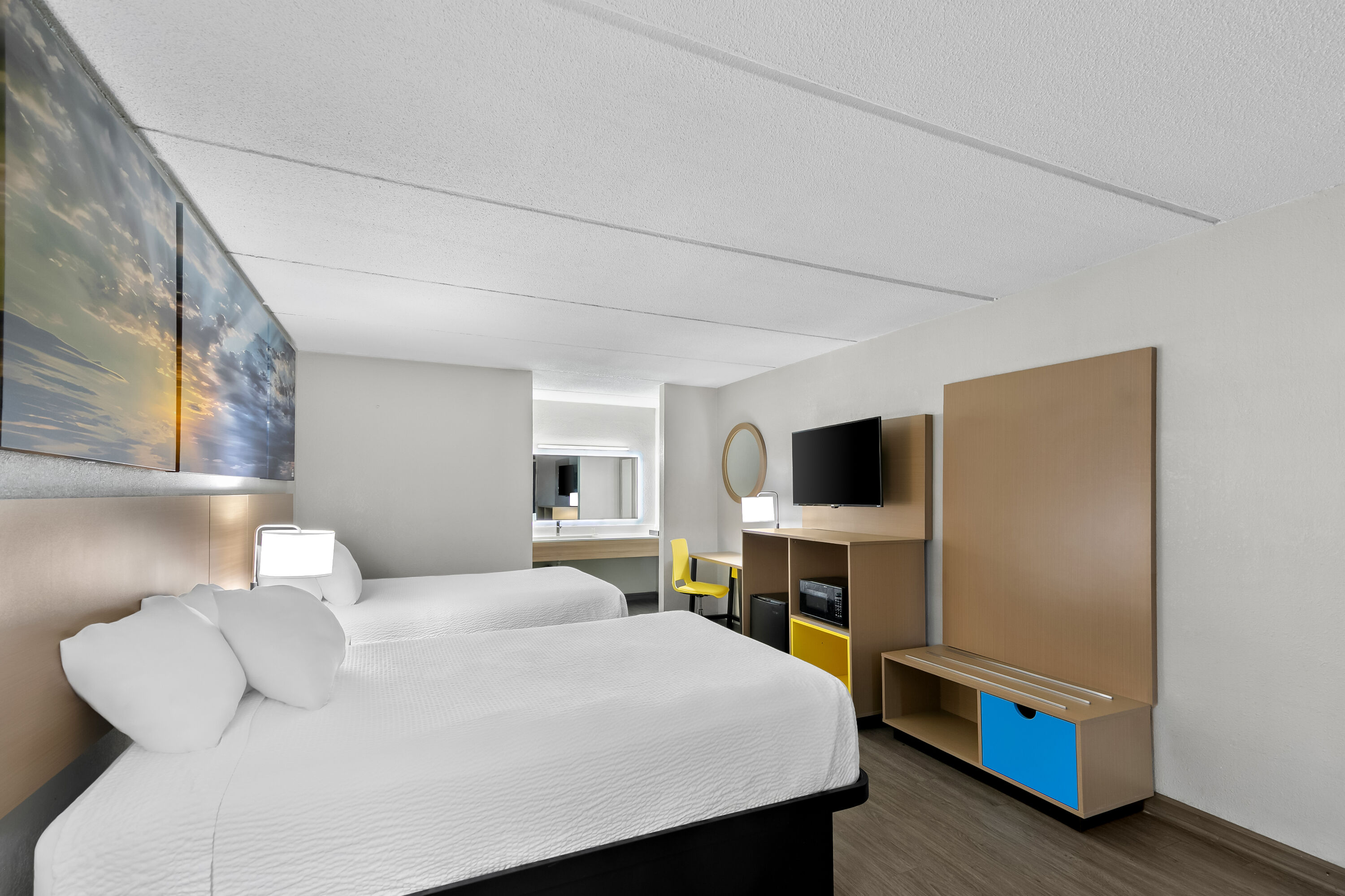 Double bed guest room at the Days Inn by Wyndham Seneca / Clemson Area in Seneca, South Carolina