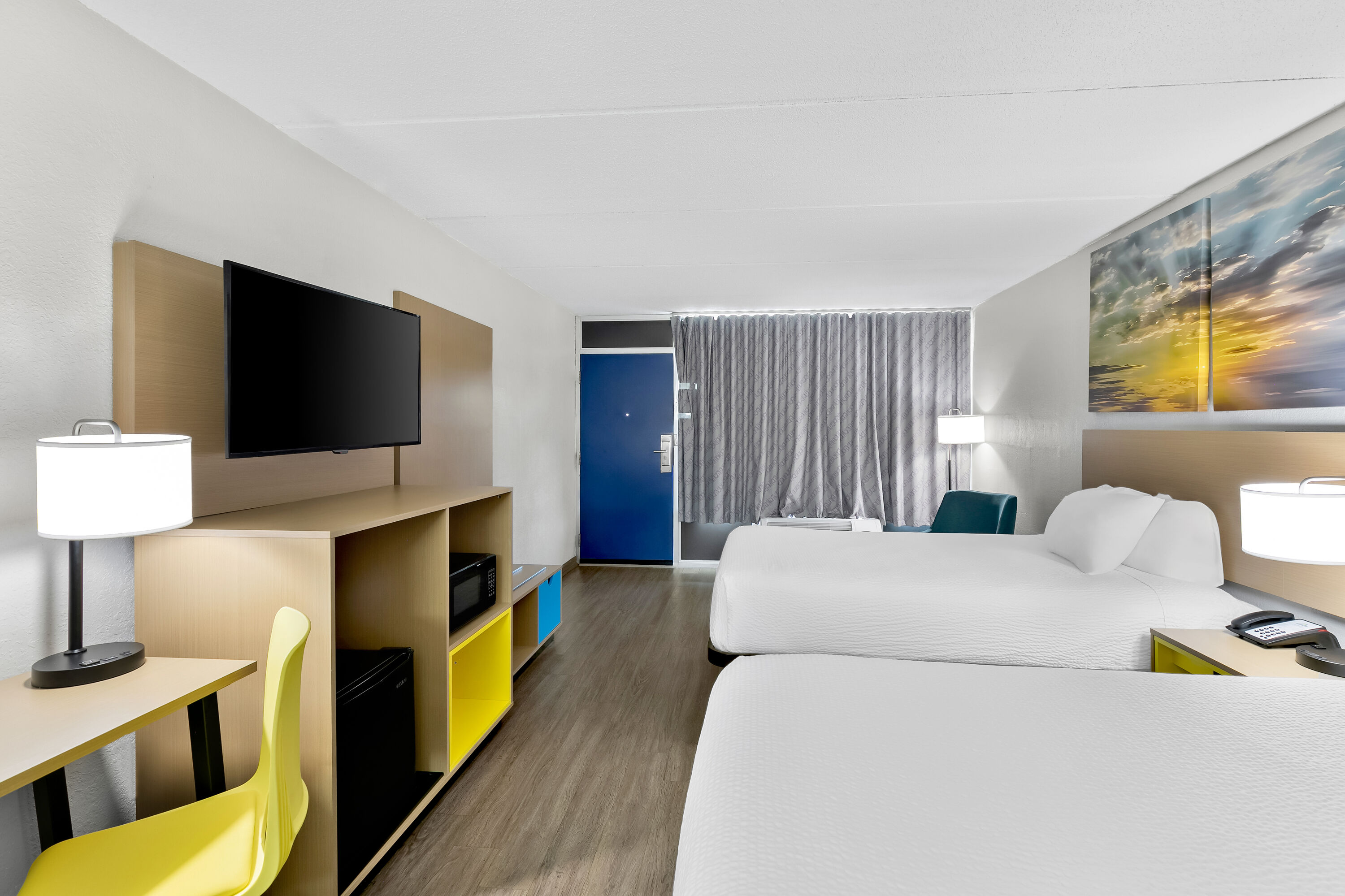 Double bed guest room at the Days Inn by Wyndham Seneca / Clemson Area in Seneca, South Carolina