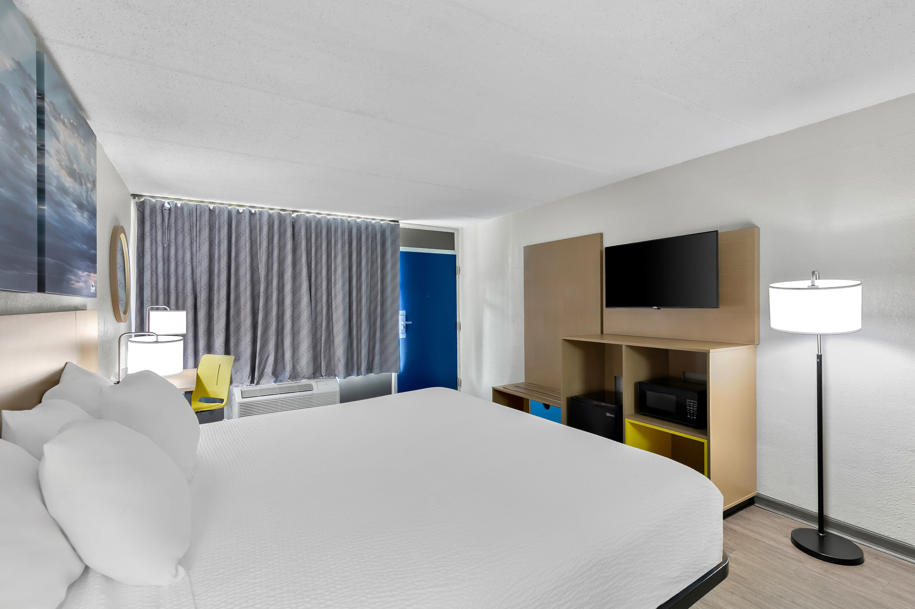 King bed guest room at the Days Inn by Wyndham Seneca / Clemson Area in Seneca, South Carolina