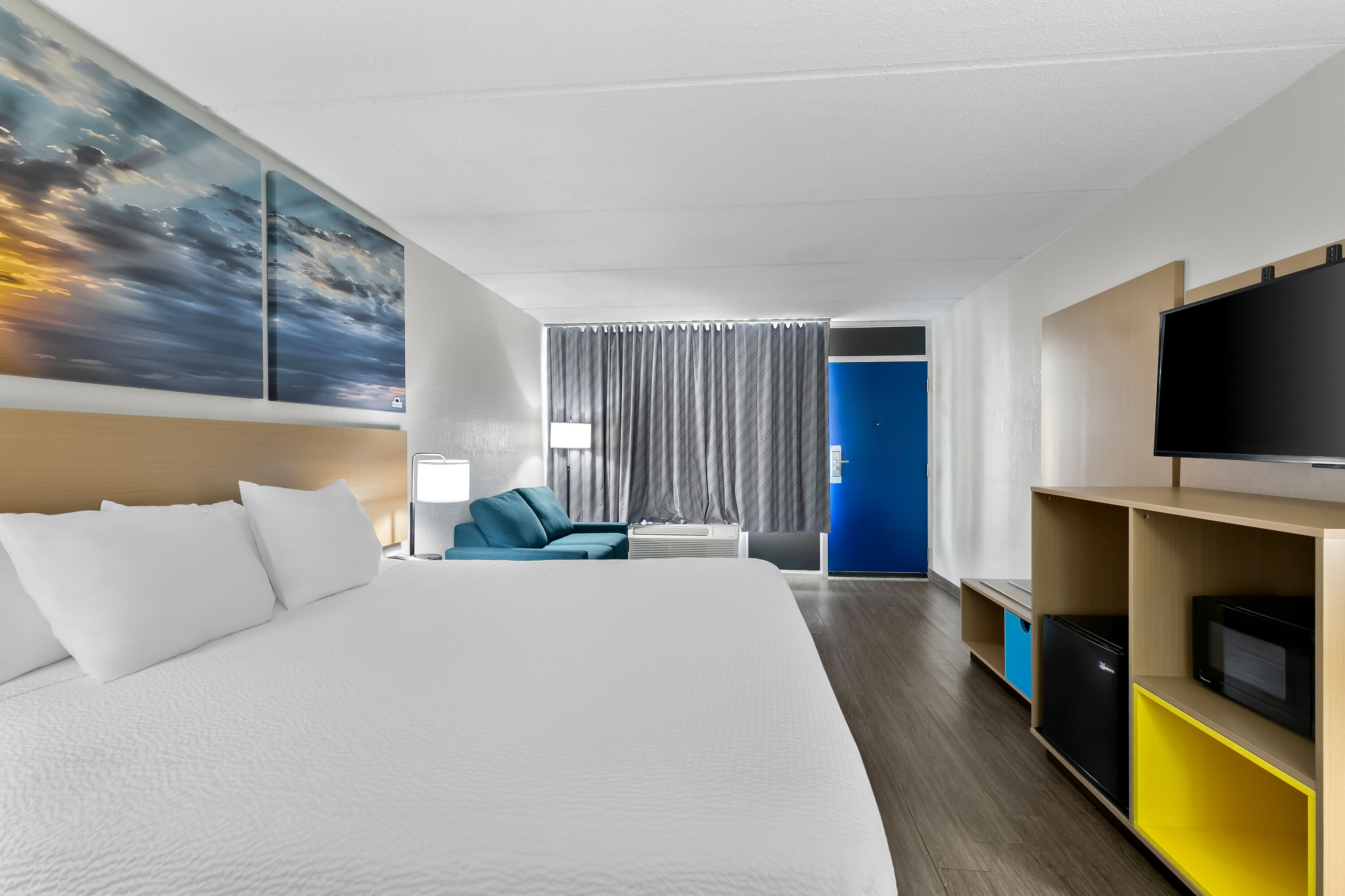 King bed guest room at the Days Inn by Wyndham Seneca / Clemson Area in Seneca, South Carolina