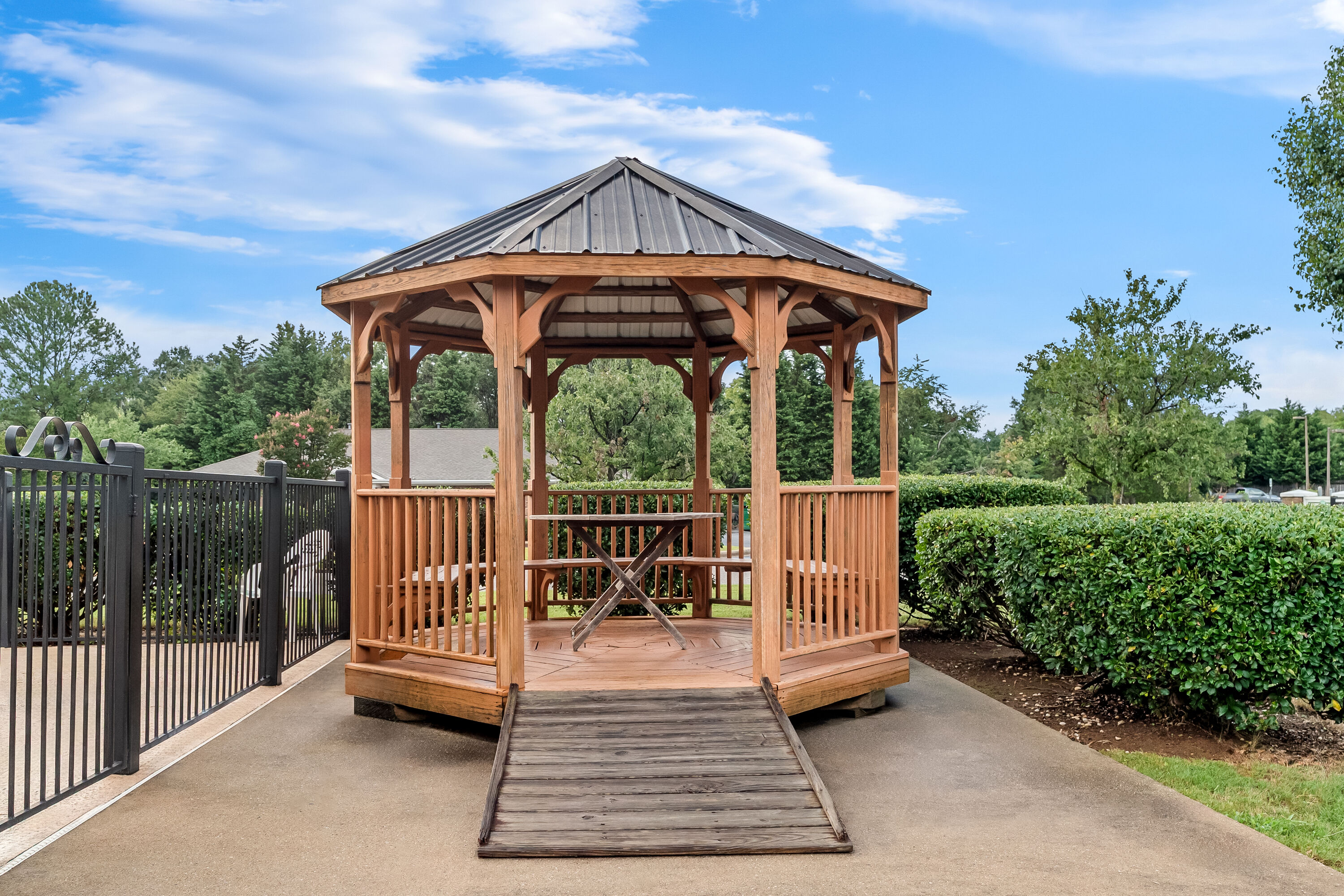 Exterior Day Image of Days Inn by Wyndham Spartanburg hotel in Spartanburg, South Carolina