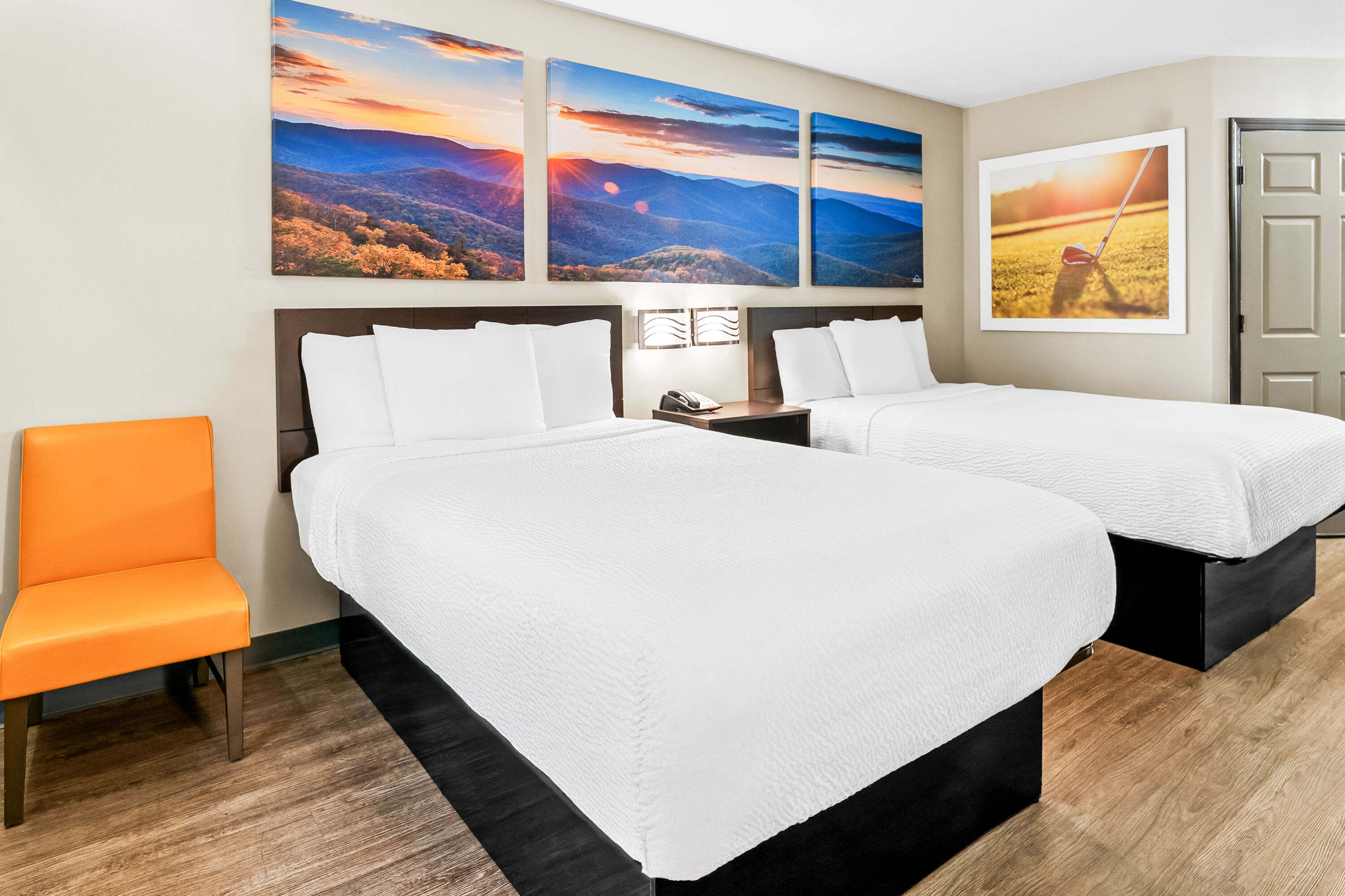 Double bed guest room at the Days Inn by Wyndham Spartanburg in Spartanburg, South Carolina