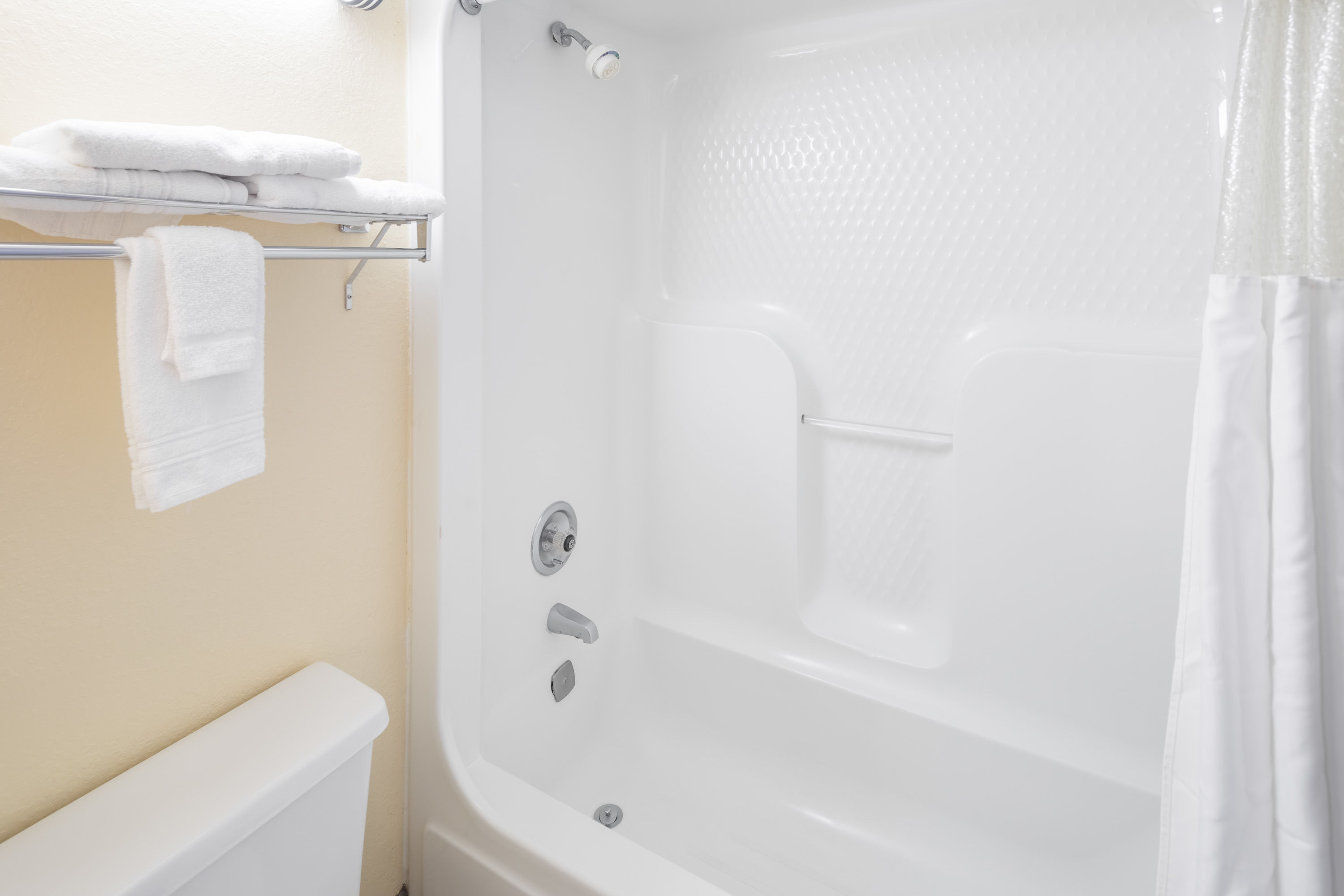 Guest room bath at the Days Inn by Wyndham Walterboro in Walterboro, South Carolina