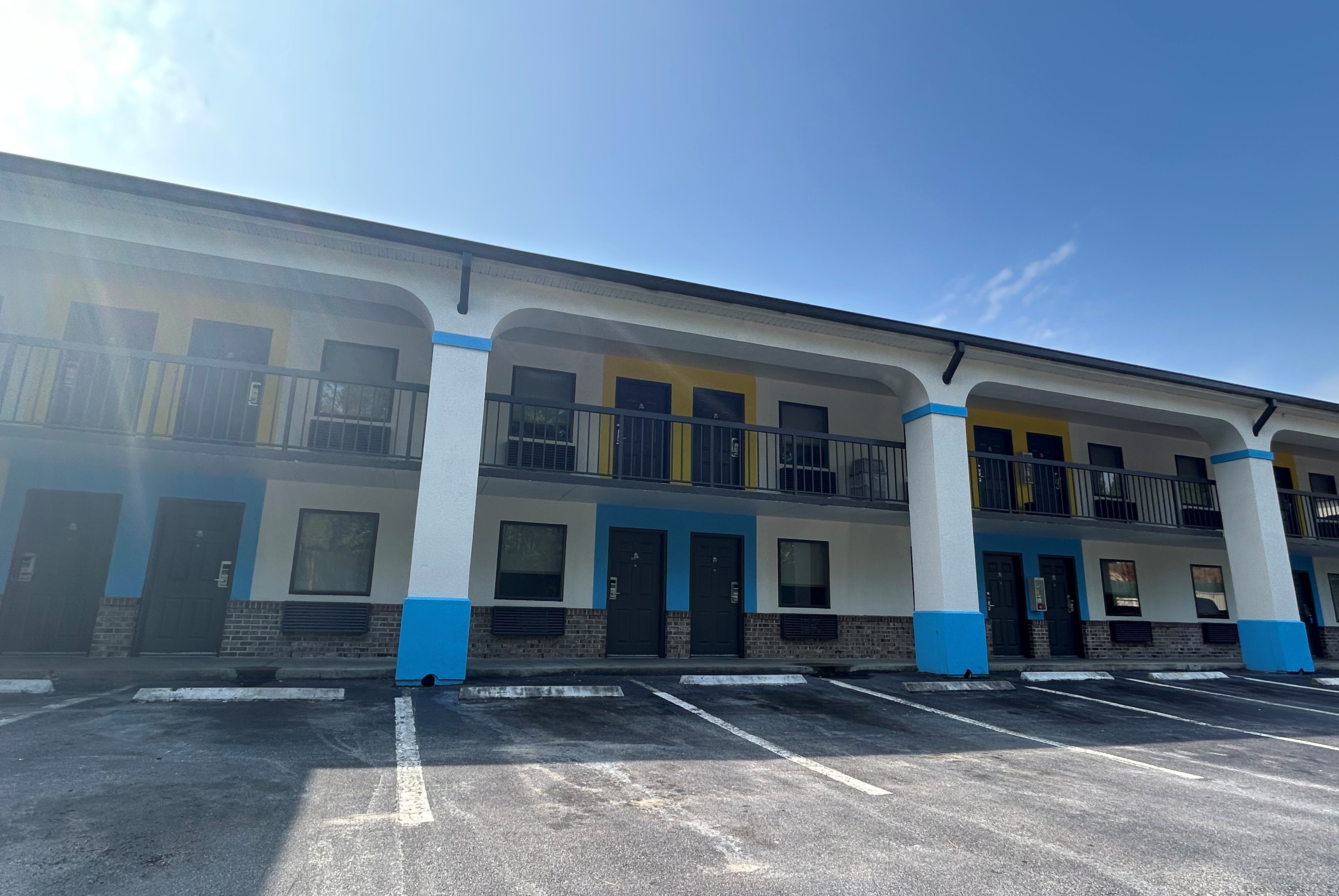 Exterior of Days Inn & Suites by Wyndham Columbia Airport hotel in West Columbia, South Carolina