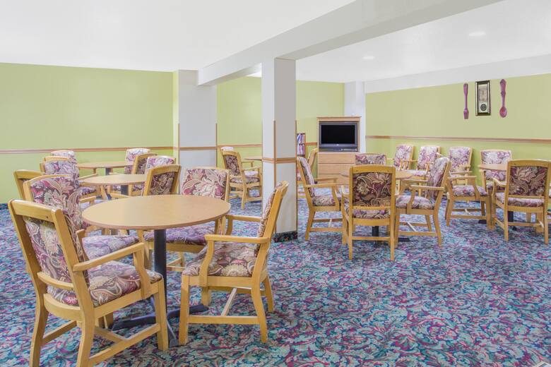 Guest room at the Days Inn Custer in Custer, South Dakota