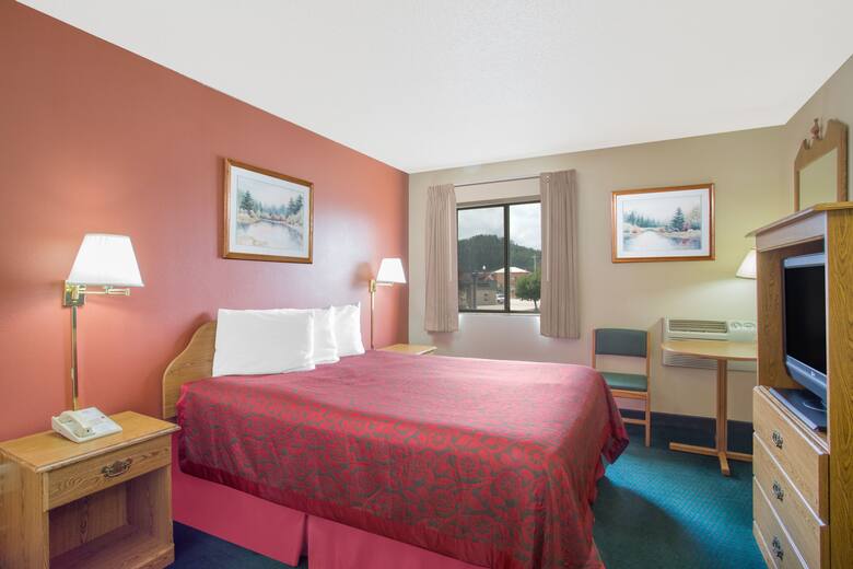 Guest room at the Days Inn Custer in Custer, South Dakota