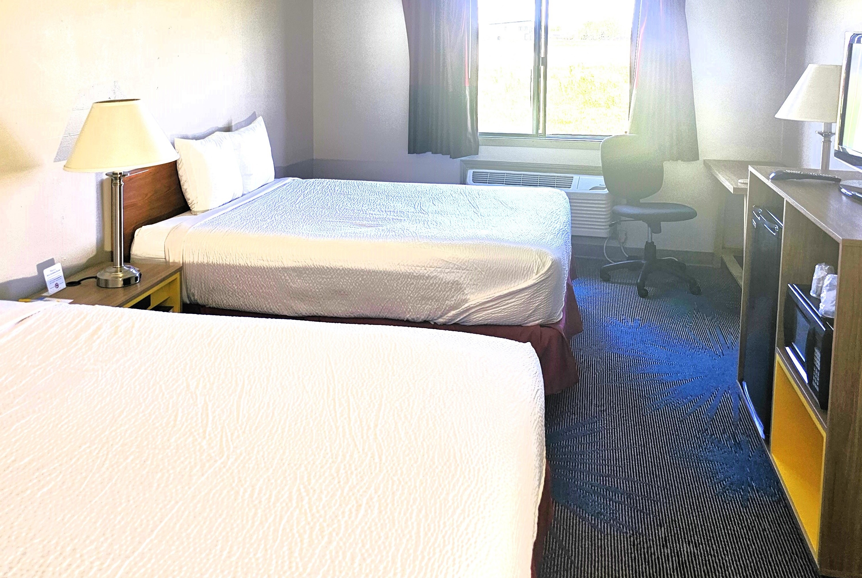 Guest room at the Days Inn by Wyndham North Sioux City in North Sioux City, South Dakota