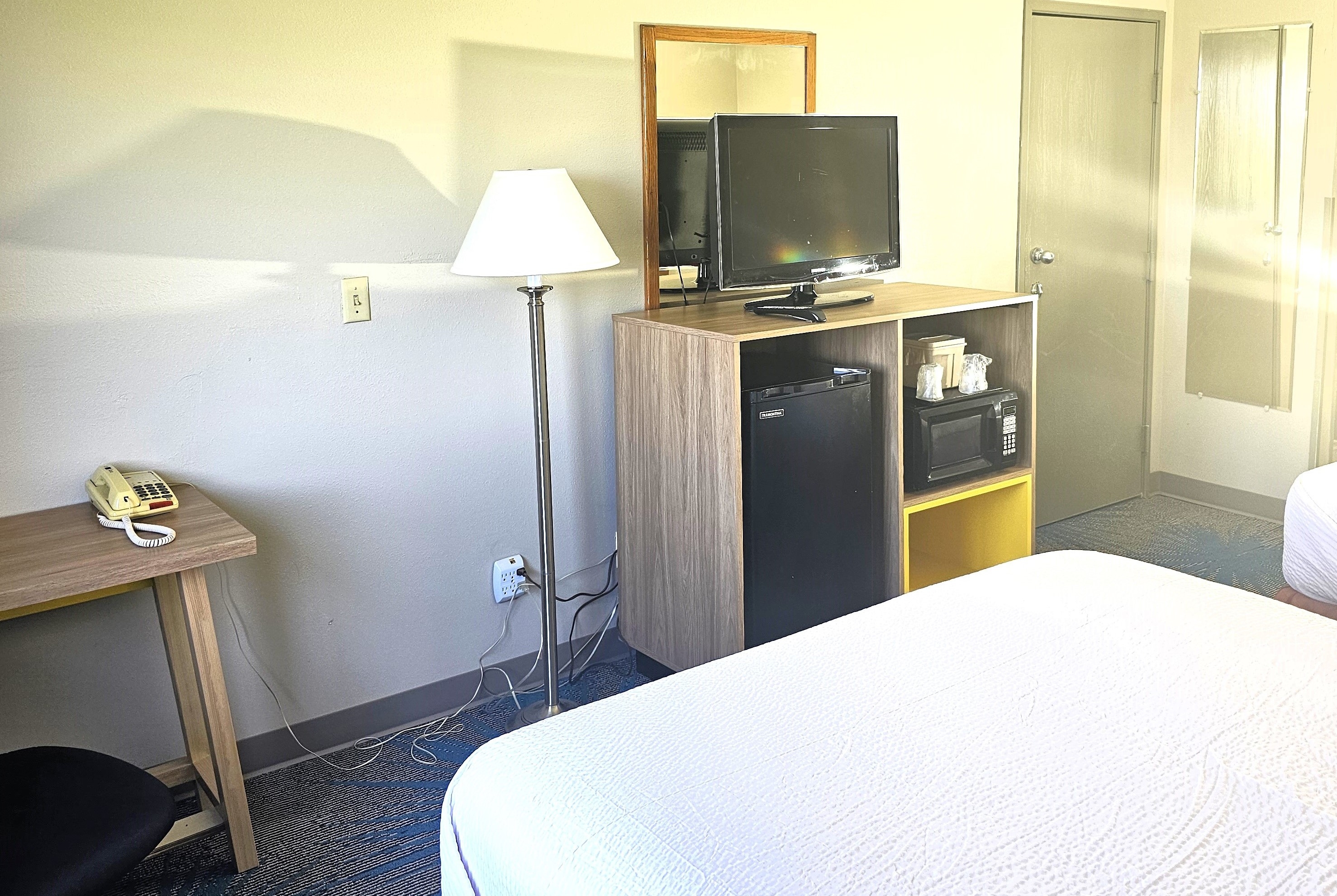 Guest room at the Days Inn by Wyndham North Sioux City in North Sioux City, South Dakota