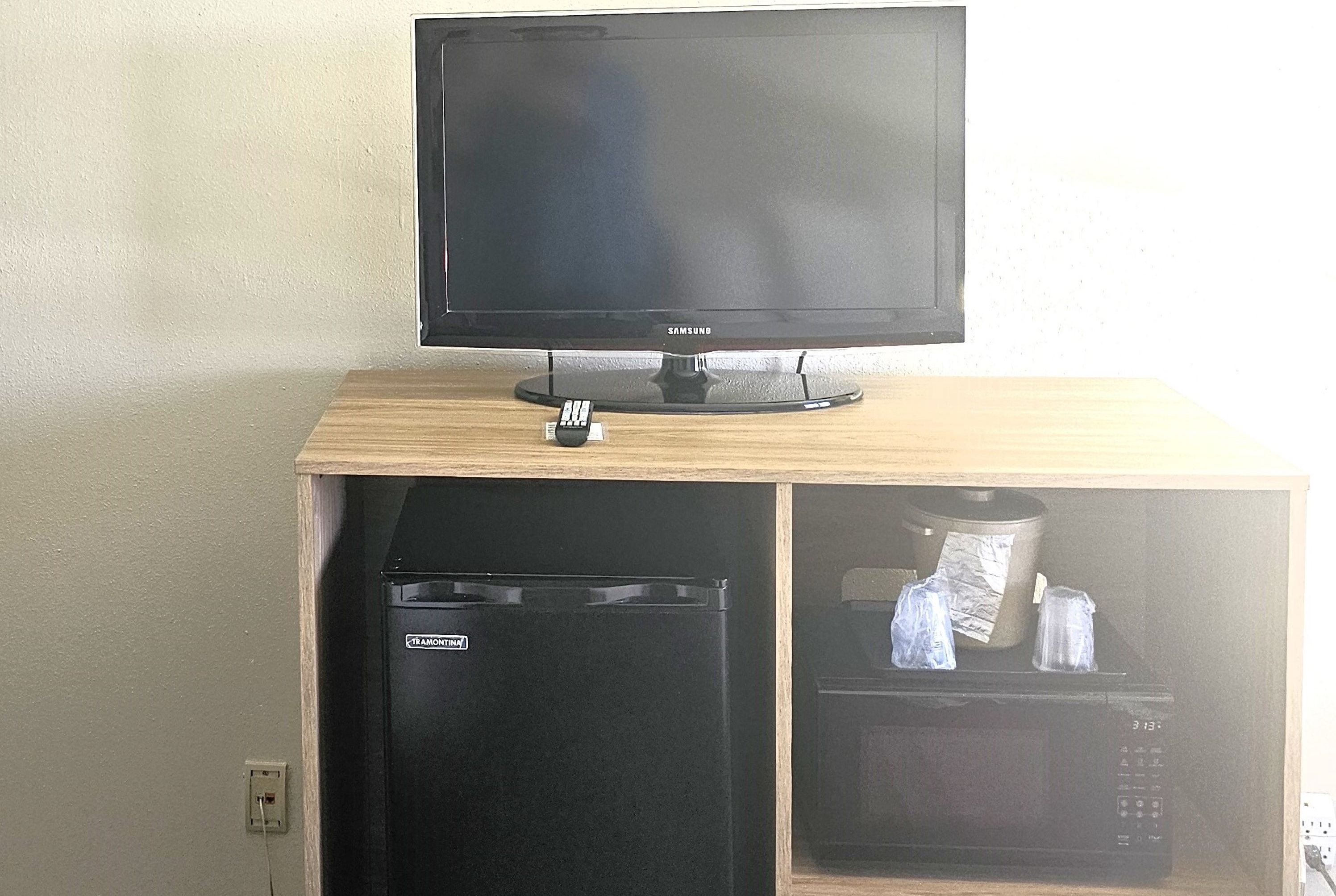 Guest room at the Days Inn by Wyndham North Sioux City in North Sioux City, South Dakota