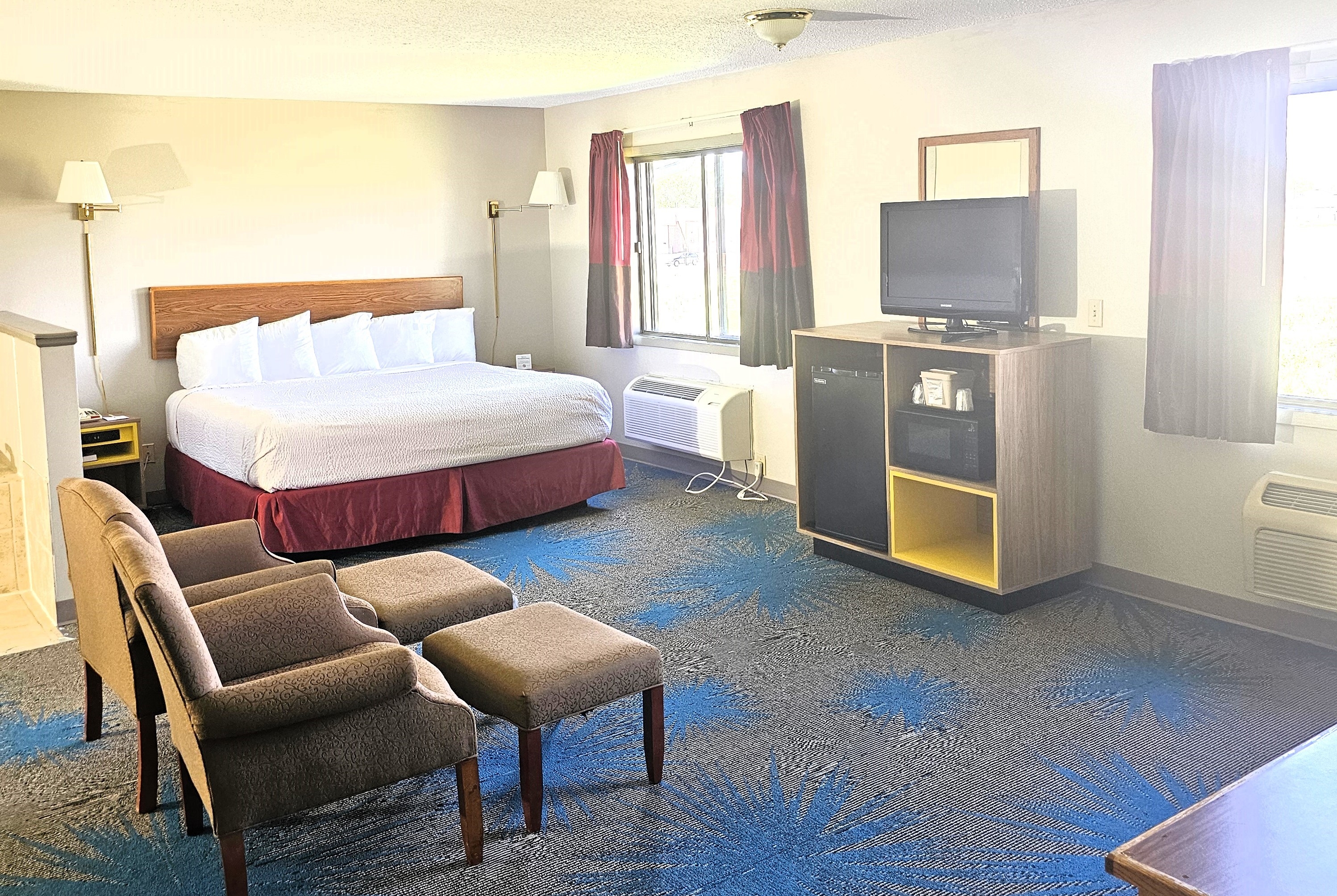 Guest room at the Days Inn by Wyndham North Sioux City in North Sioux City, South Dakota