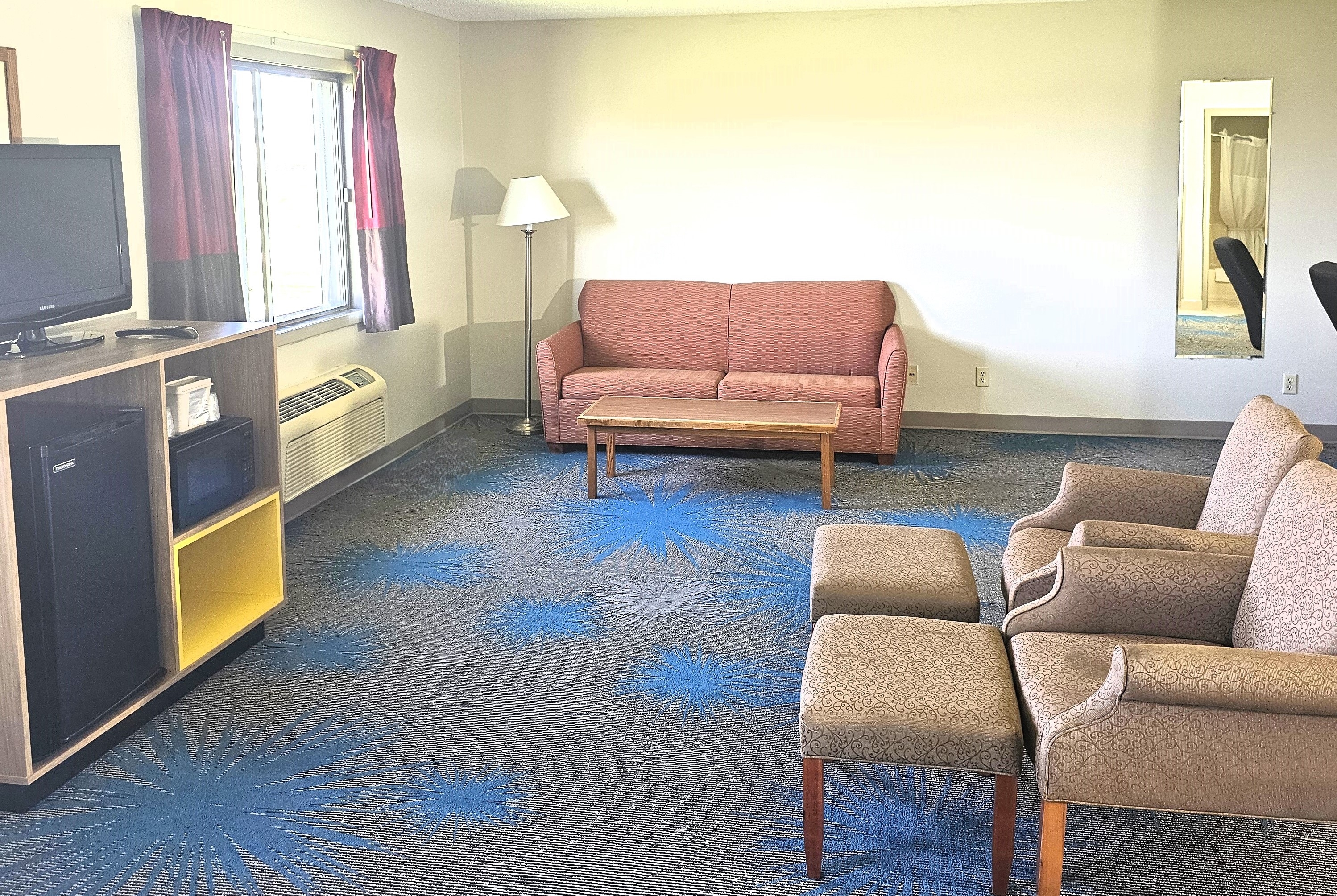 Guest room at the Days Inn by Wyndham North Sioux City in North Sioux City, South Dakota