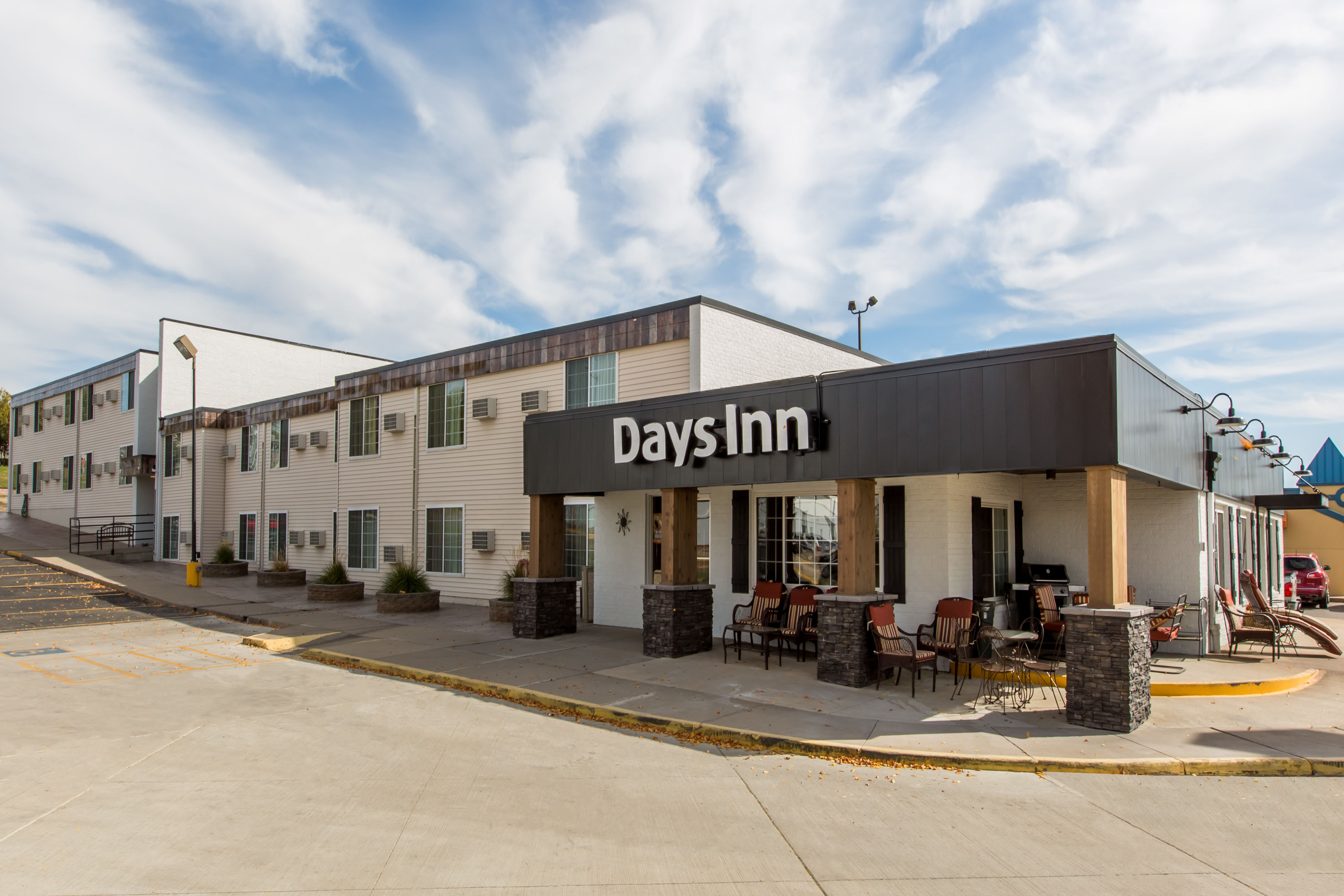 Exterior Day Image of Days Inn by Wyndham Pierre hotel in Pierre, South Dakota
