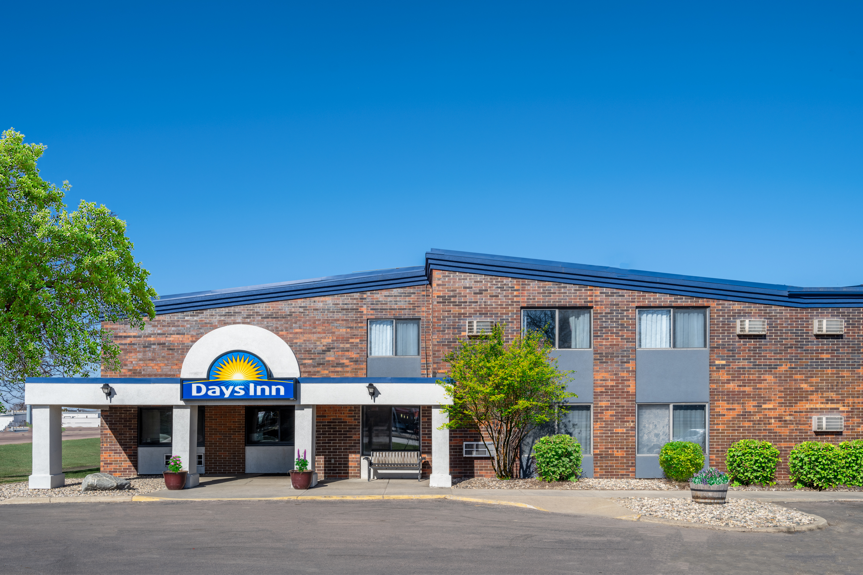 Exterior of Days Inn by Wyndham Sioux Falls Airport hotel in Sioux Falls, South Dakota