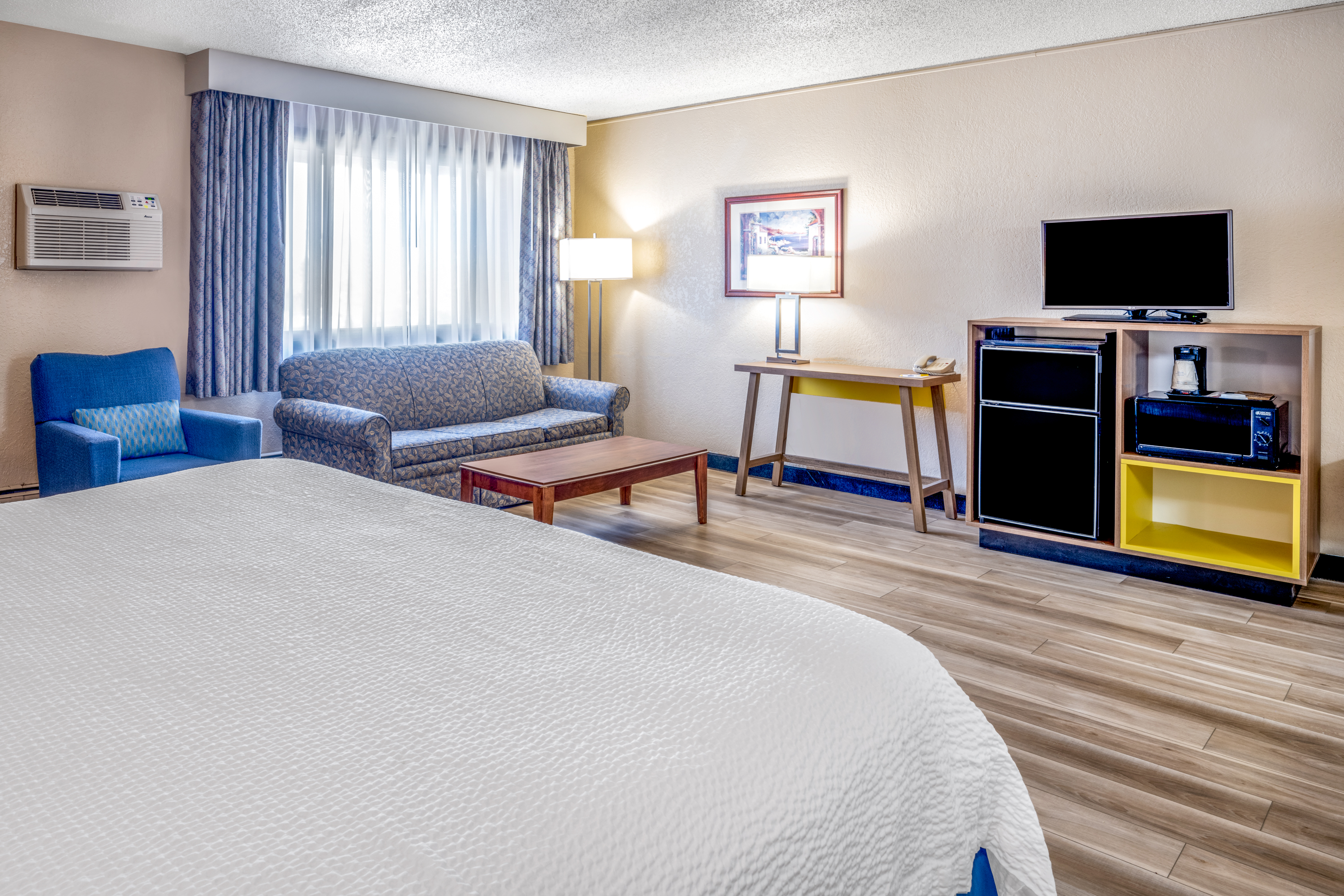 Guest room at the Days Inn by Wyndham Sioux Falls Airport in Sioux Falls, South Dakota