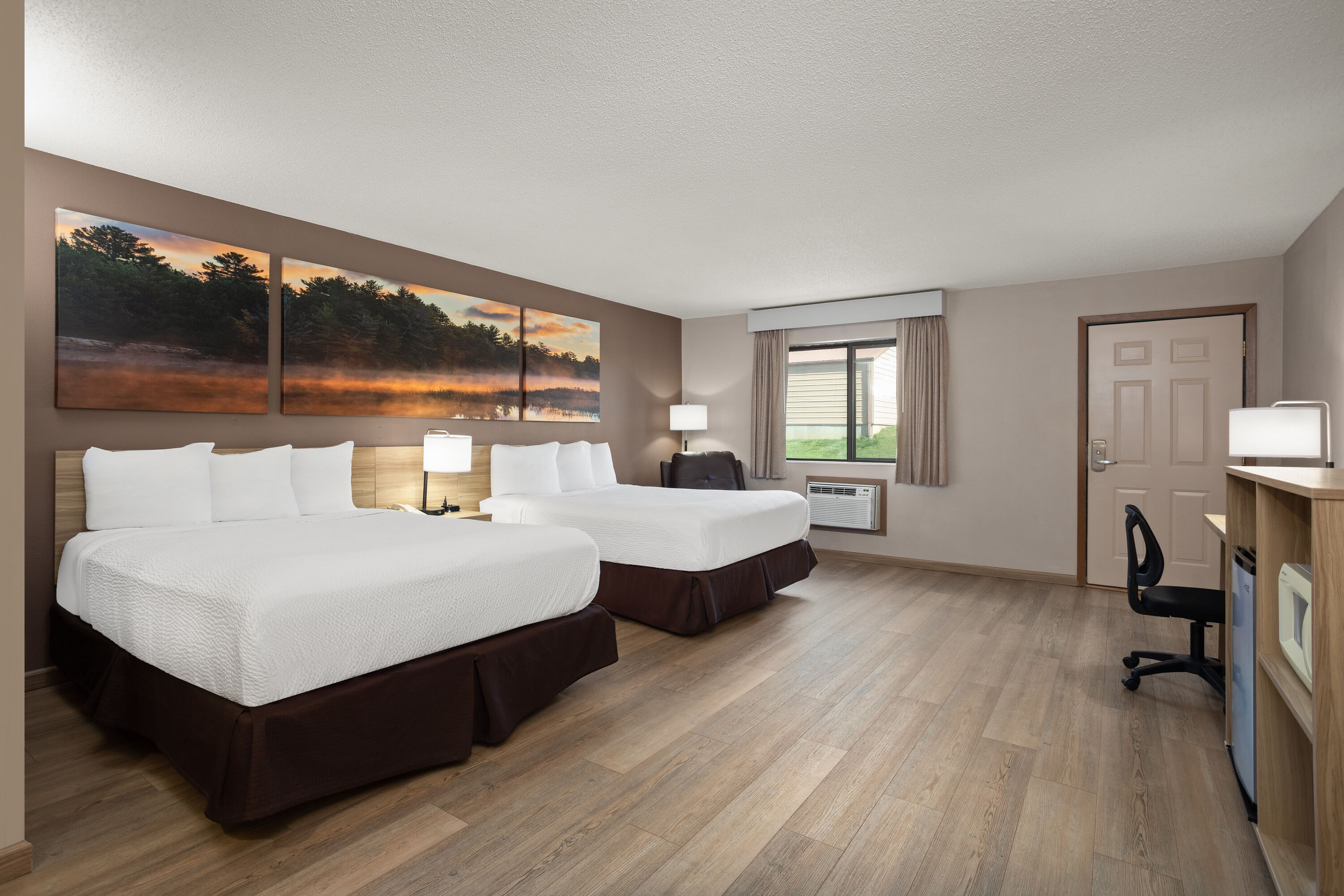 Guest room at the Days Inn by Wyndham Spearfish in Spearfish, South Dakota